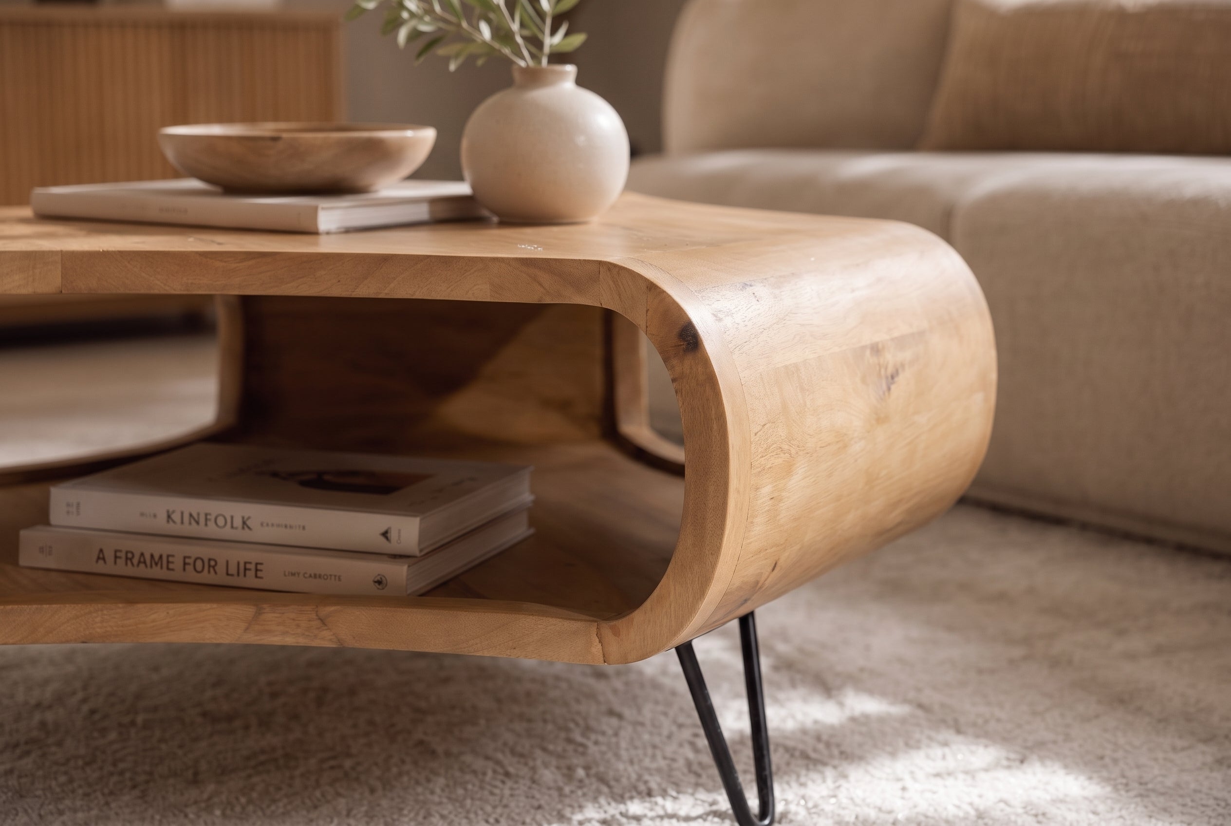 Table basse ORGANIC LIVING 90cm en bois de manguier finition crème naturelle avec pieds en épingle à cheveux