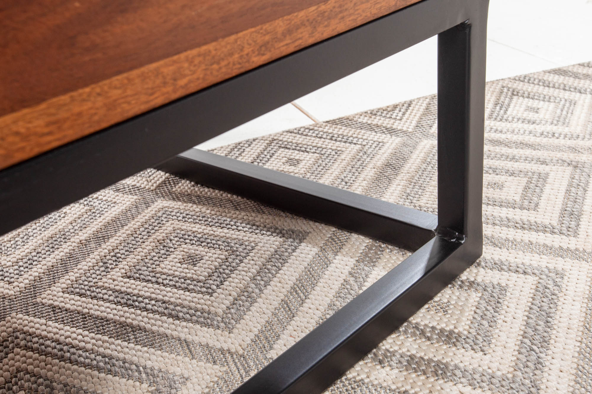 MAKASSAR FUNCTION Mesa de centro regulable en altura de 110 cm de madera maciza de Sheesham marrón con acabado de piedra