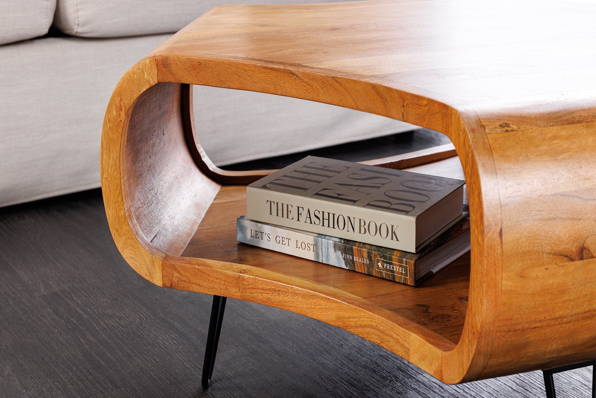 Table basse rétro ORGANIC LIVING 70cm bois massif d’acacia marron finition miel espace de rangement