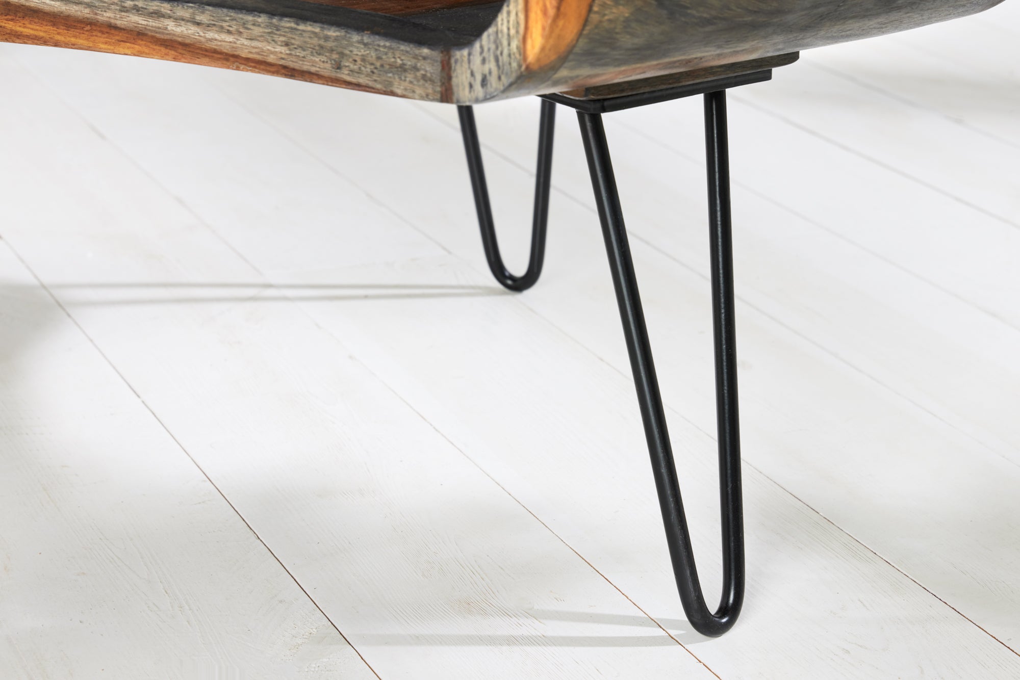 Table basse rétro ORGANIC LIVING 70cm en bois de Sesham massif gris avec espace de rangement Pieds en épingle à cheveux