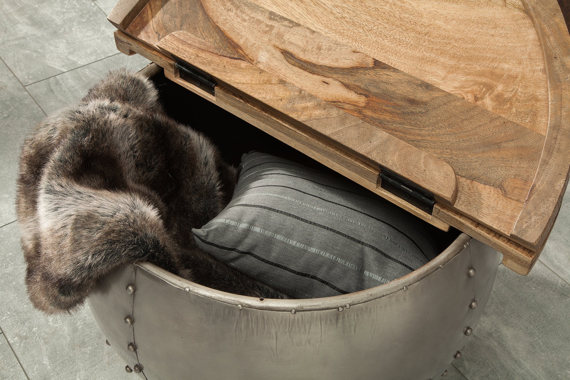 Table basse ronde DRUMP STORAGE 70cm en bois de manguier argenté naturel avec espace de rangement fait main Industriel