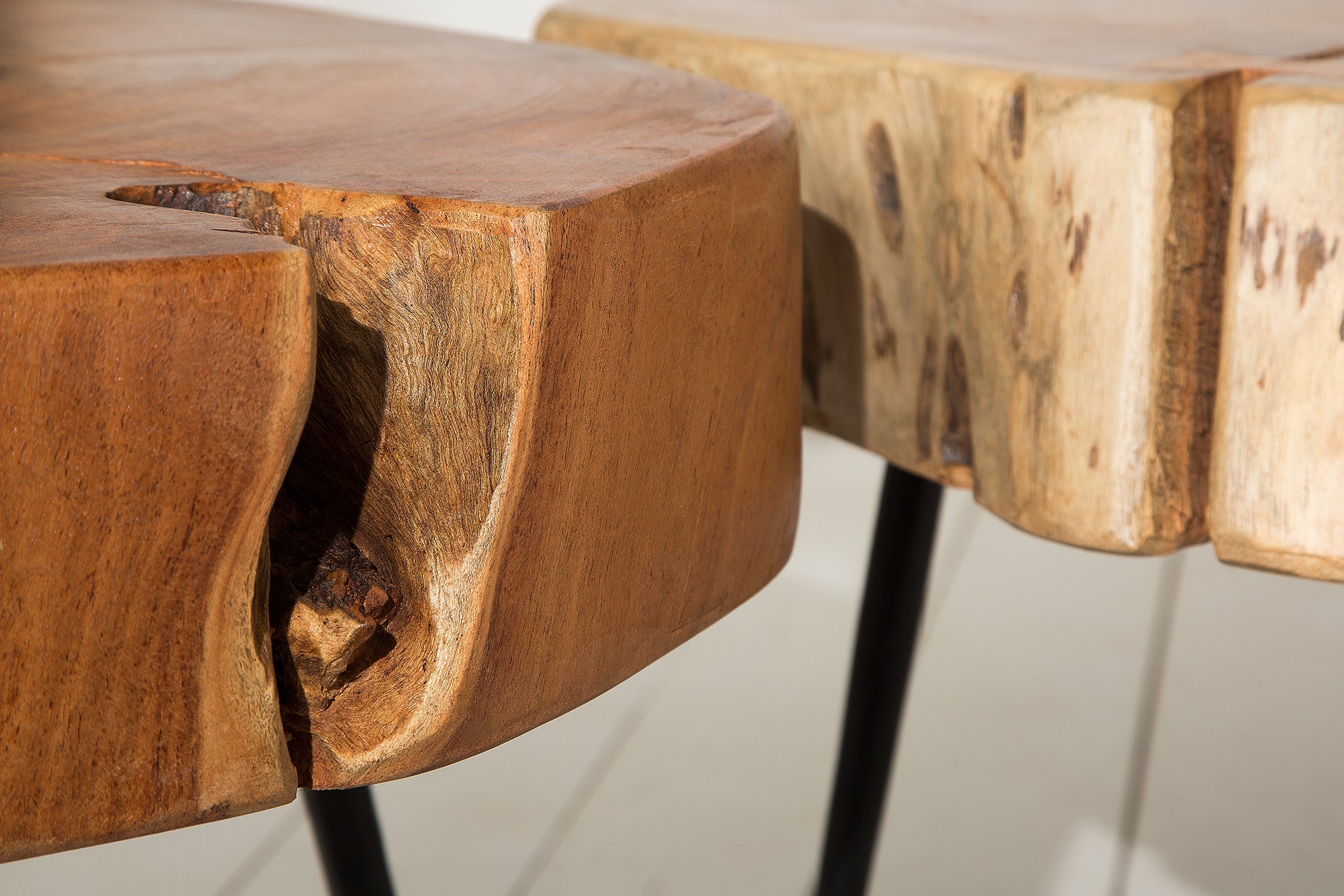 Table basse ronde GOA 60cm bois d'acacia massif tronc d'arbre pieds métal noir