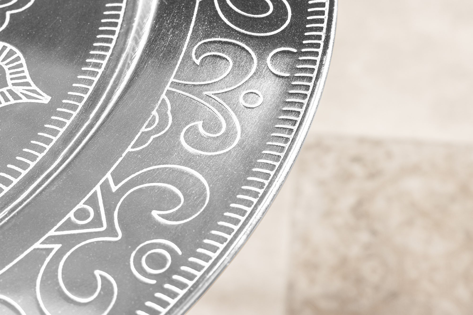 Table basse ronde MARRAKESH 60cm argentée plateau amovible pliable