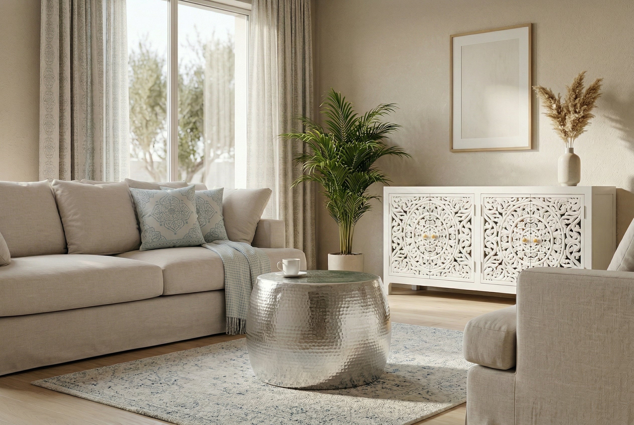 Table basse ronde ORIENT 60cm métal argenté aluminium martelé design fait main