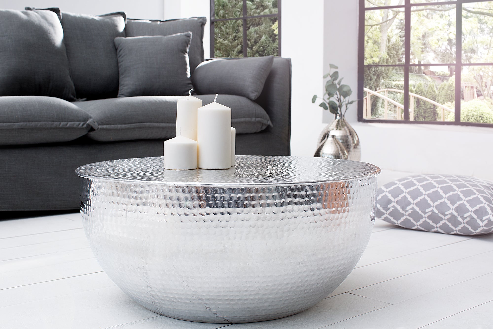 Table basse ronde ORIENT II 60cm métal argenté aluminium martelé design fait main