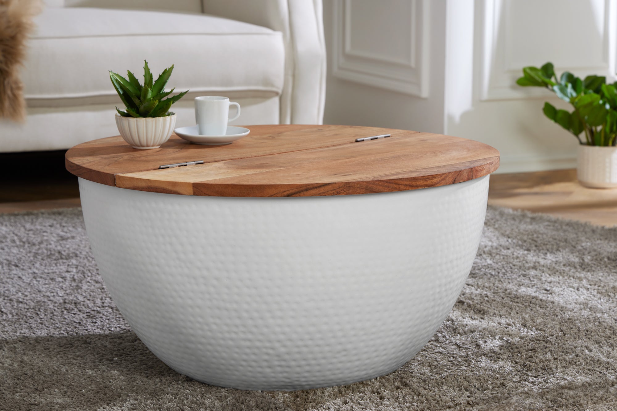 Table basse ronde ORIENT STORAGE 60cm en bois d'acacia blanc avec espace de rangement martelé fait main