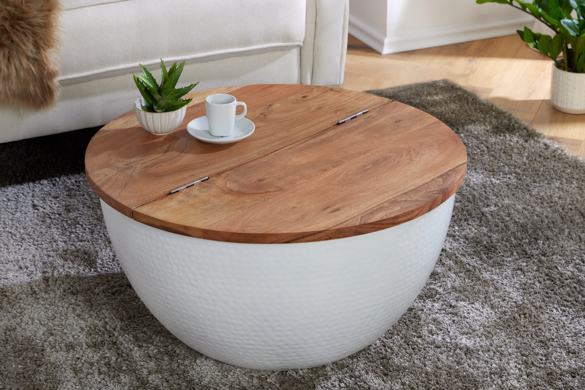 Table basse ronde ORIENT STORAGE 60cm en bois d'acacia blanc avec espace de rangement martelé fait main