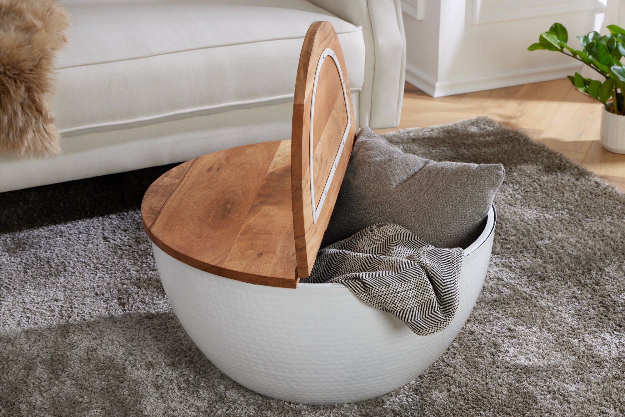 Table basse ronde ORIENT STORAGE 60cm en bois d'acacia blanc avec espace de rangement martelé fait main