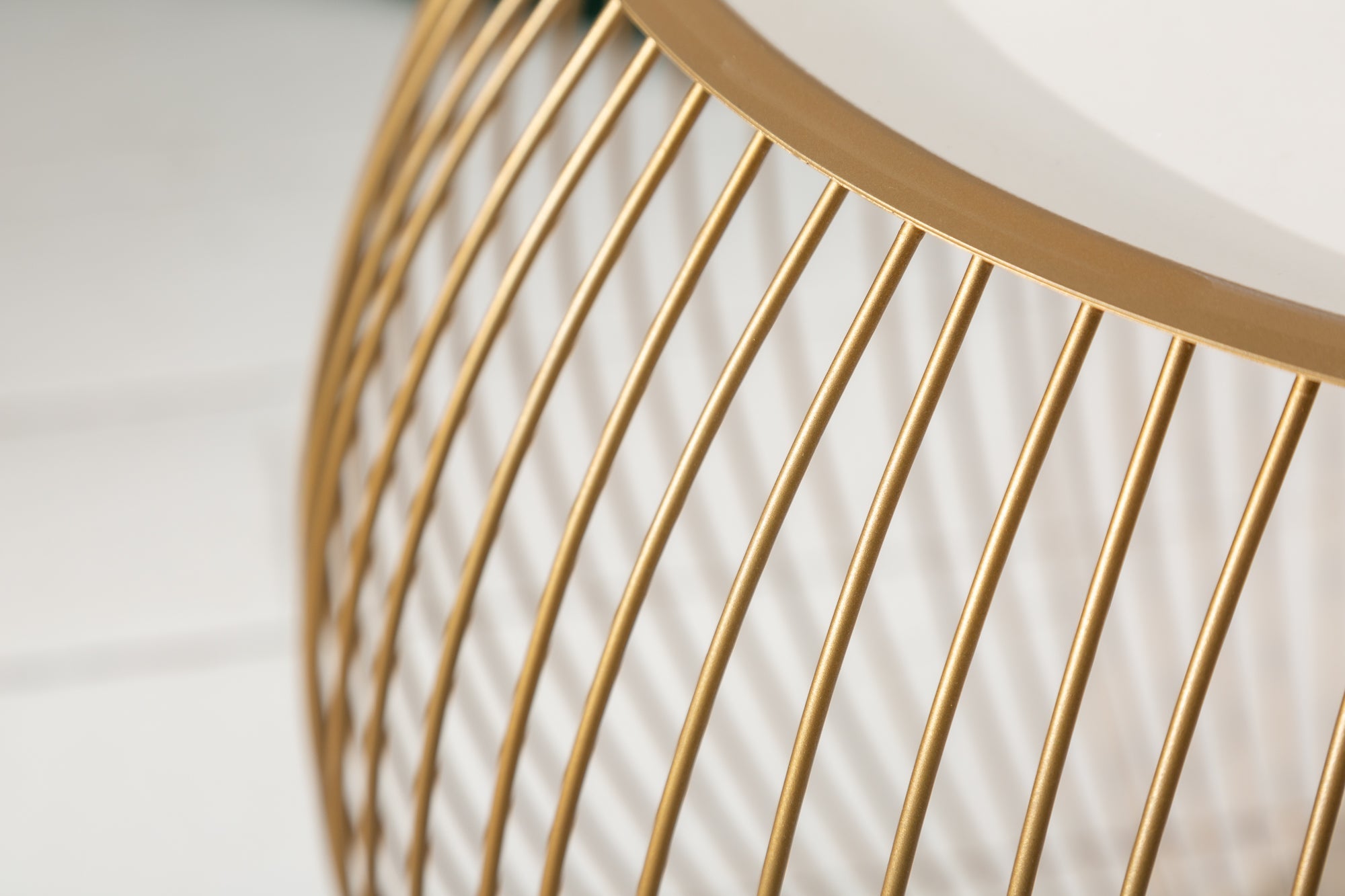 Table basse ronde STORAGE 40cm plateau métal blanc doré table d'appoint avec espace de rangement fait main