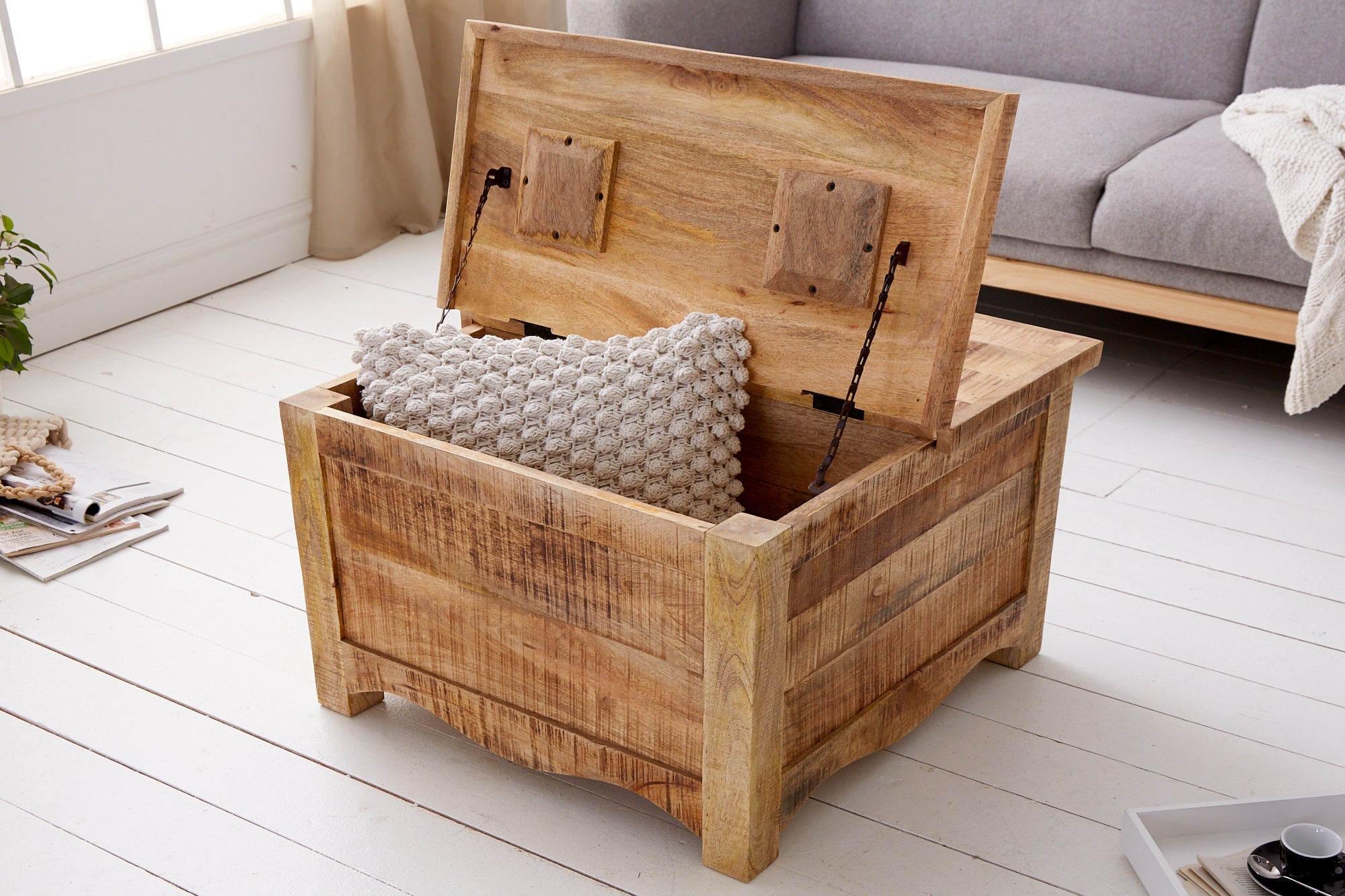 Table basse solide IRON CRAFT 70cm en bois de manguier avec tiroirs et espace de rangement