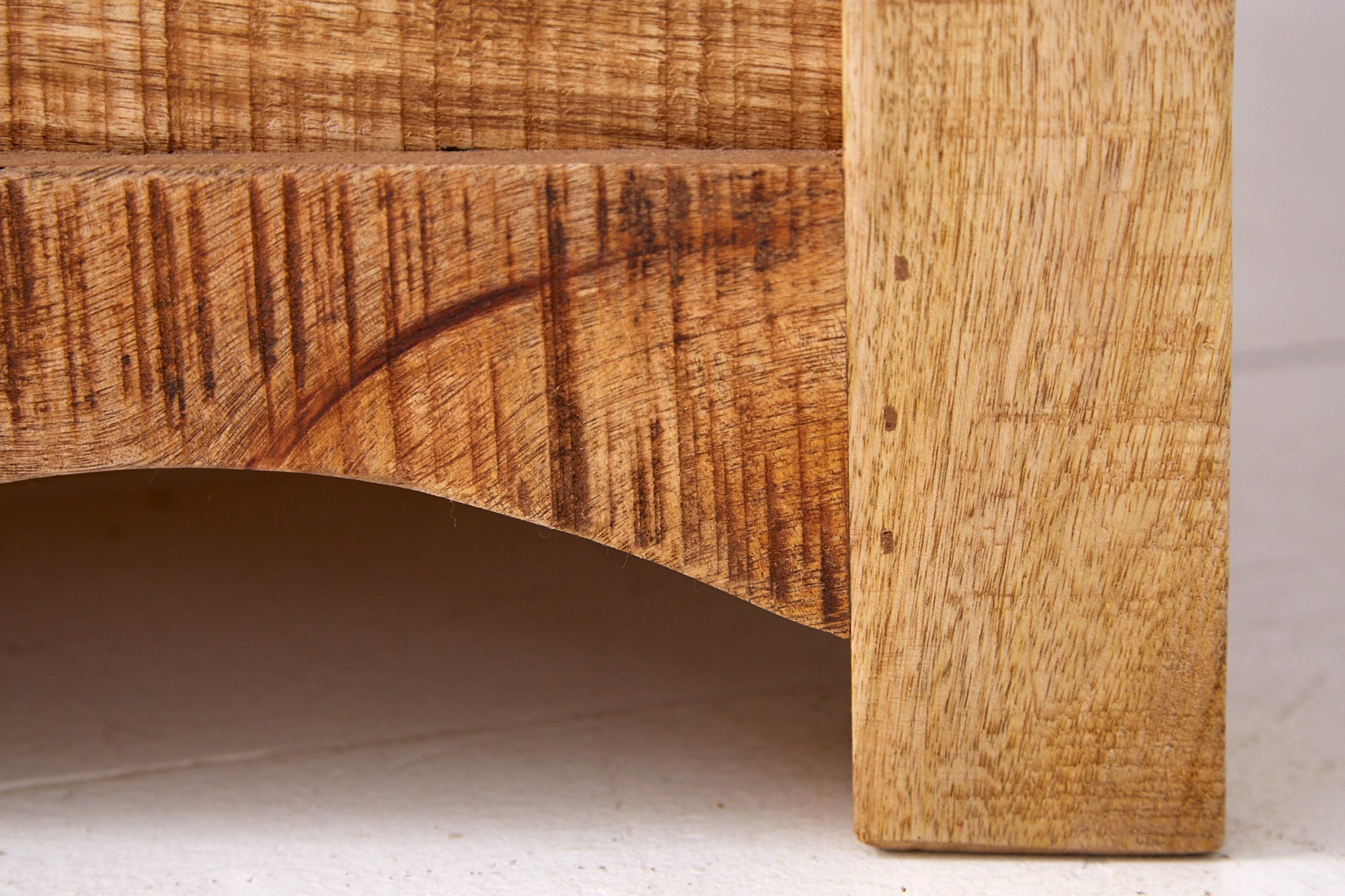 Table basse solide IRON CRAFT 70cm en bois de manguier avec tiroirs et espace de rangement