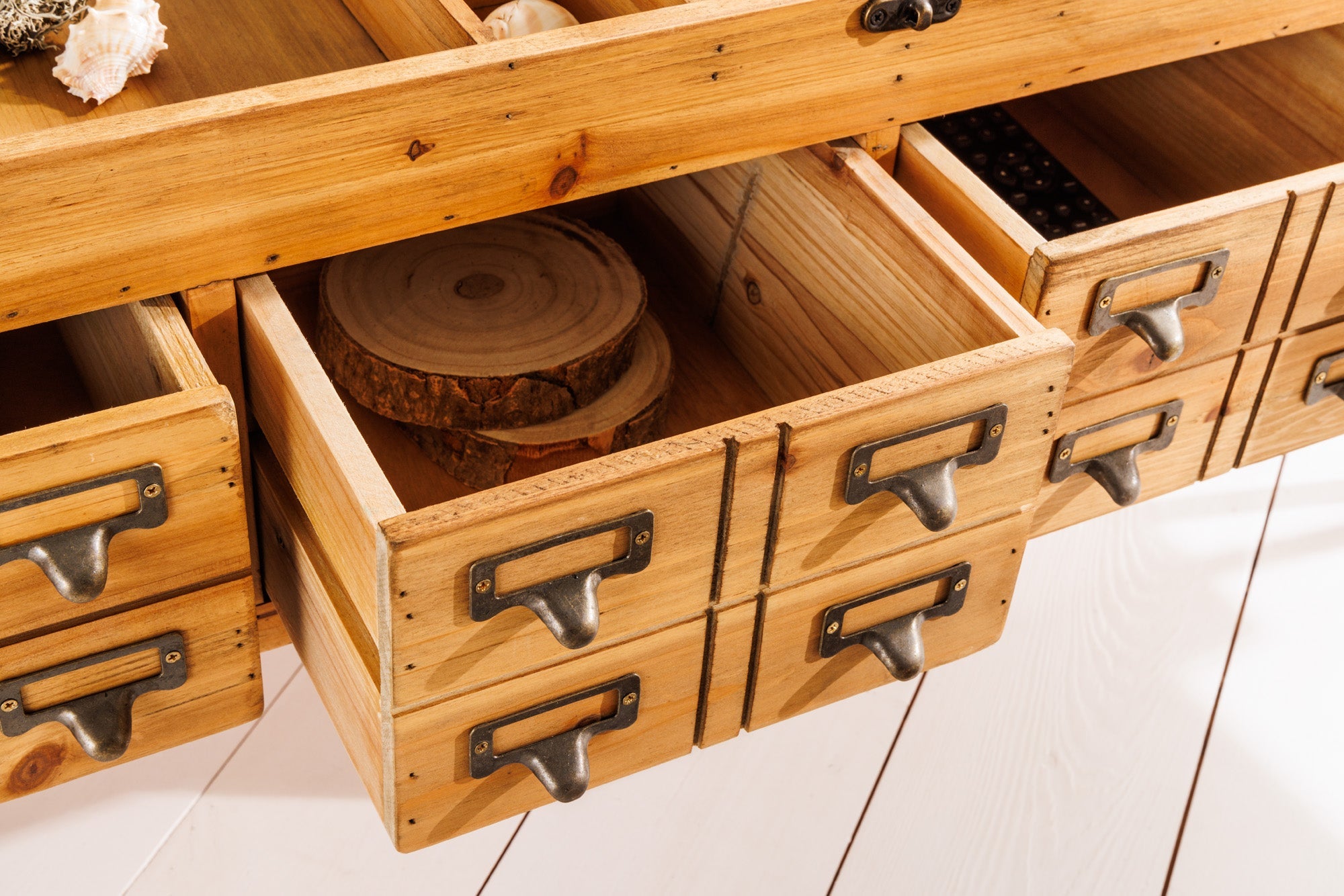 Table basse vintage SEVEN SEAS 100cm pin naturel bois massif pieds épingles à cheveux en verre avec espace de rangement