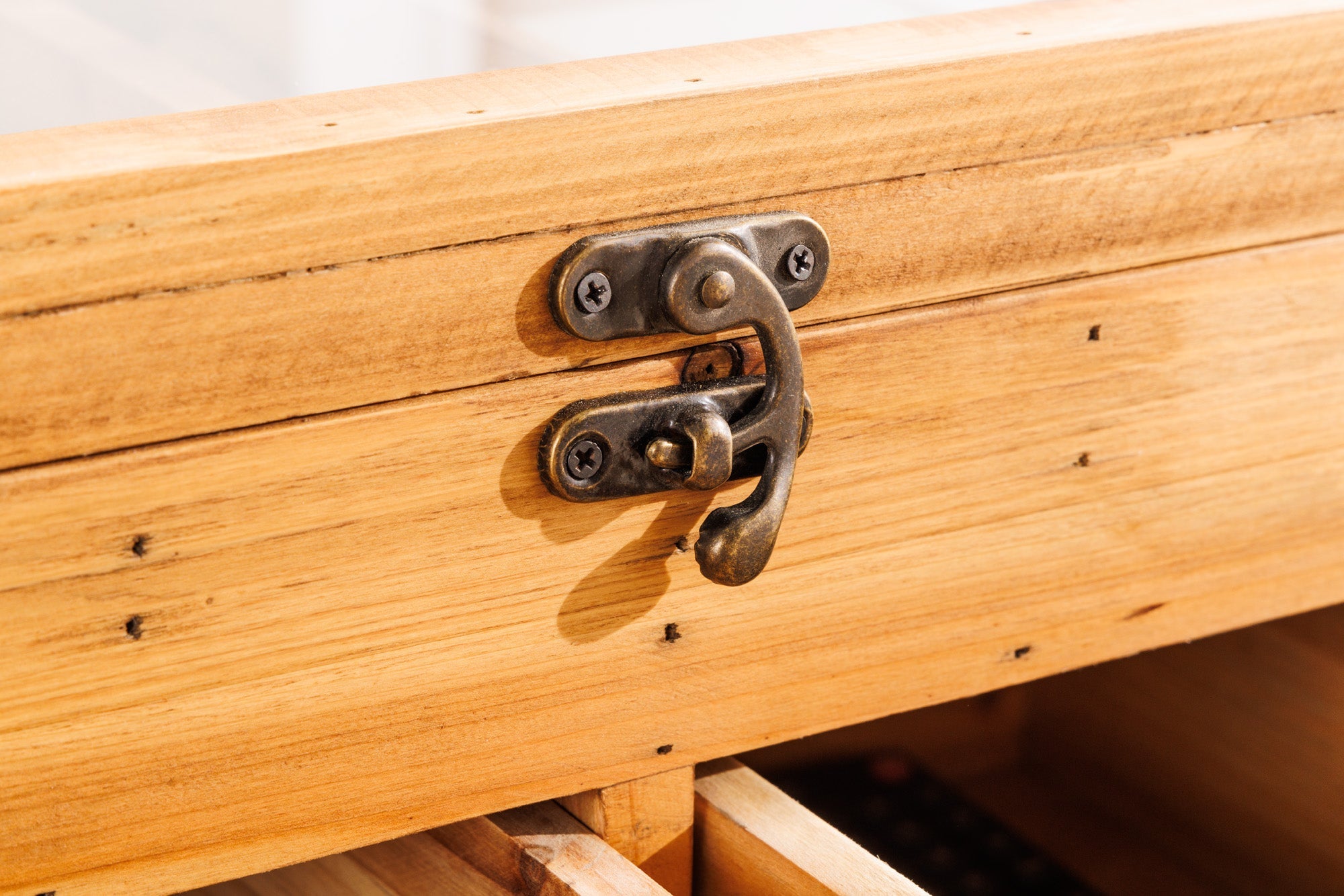 Table basse vintage SEVEN SEAS 100cm pin naturel bois massif pieds épingles à cheveux en verre avec espace de rangement