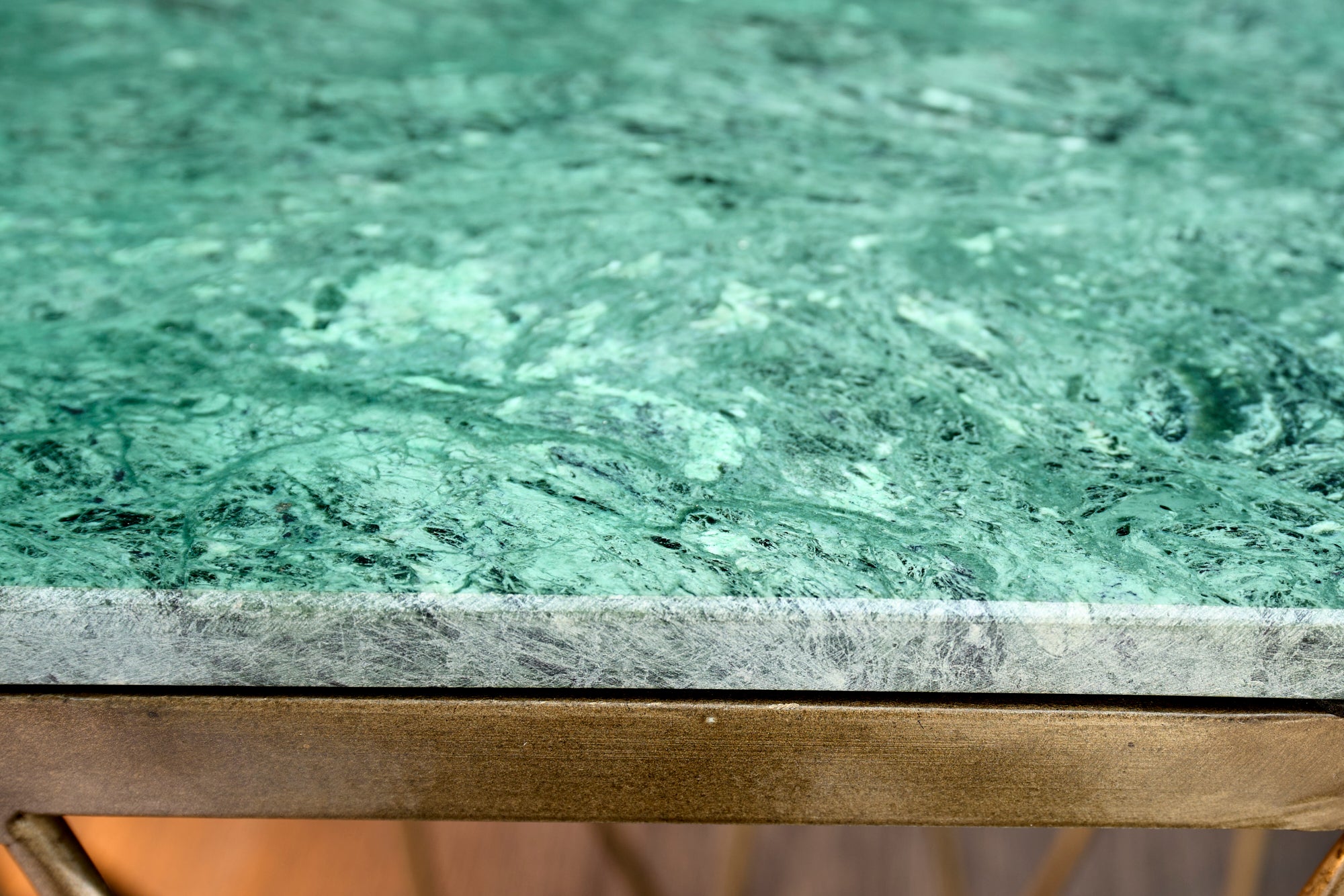 DIAMOND mesa auxiliar abstracta 50cm mármol verde latón metal