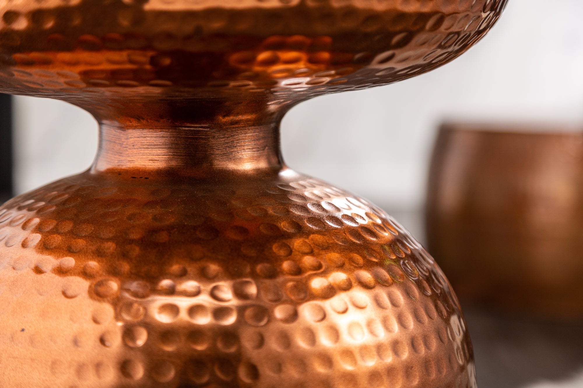 Table d'appoint artisanale ORIENT 50cm en métal cuivré martelé design rond