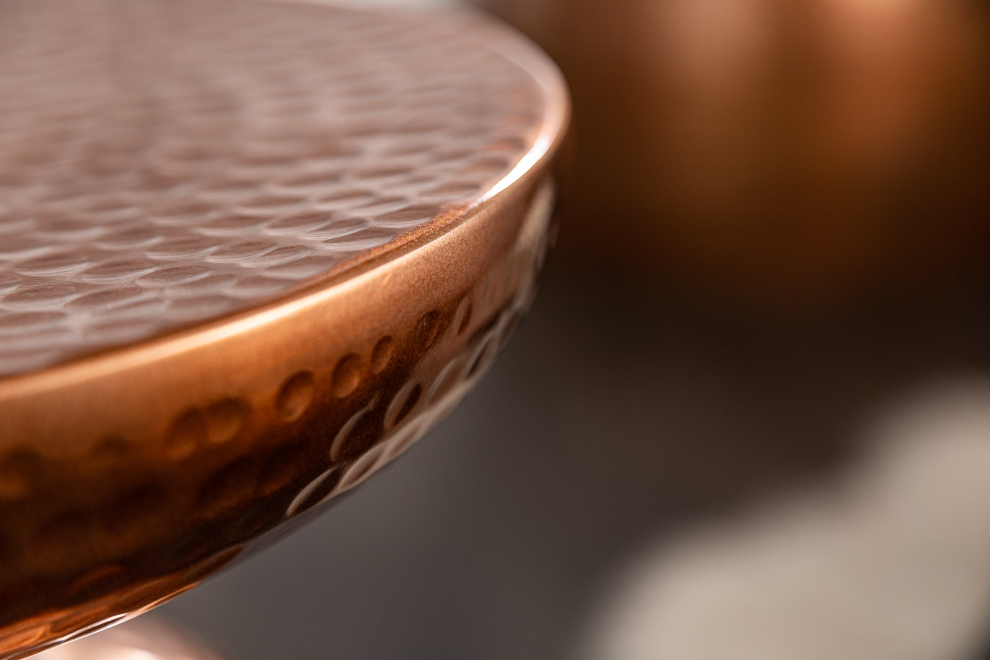 Table d'appoint artisanale ORIENT 50cm en métal cuivré martelé design rond