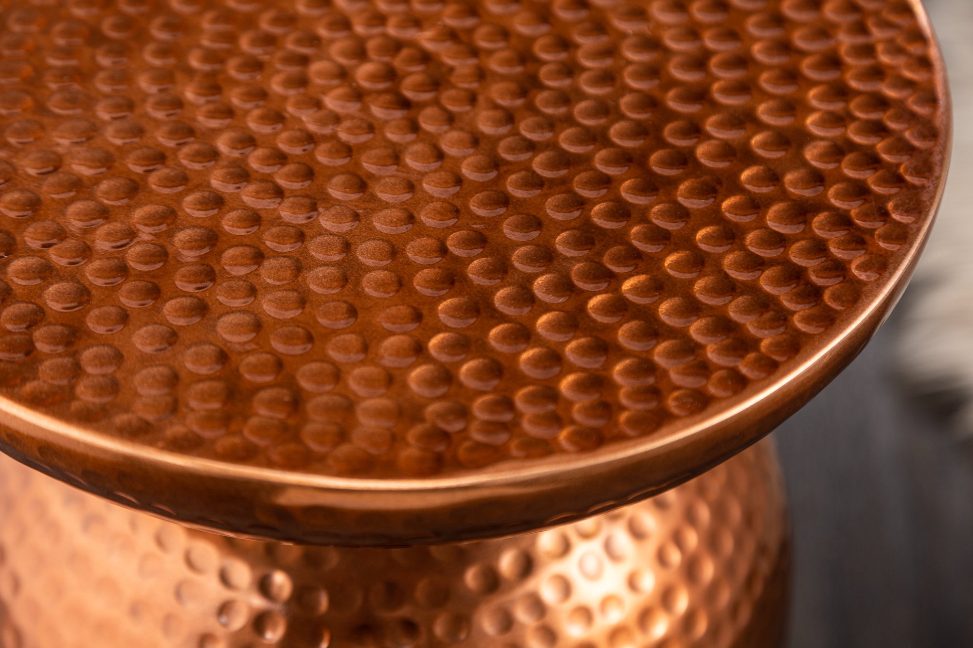 Table d'appoint artisanale ORIENT 50cm en métal cuivré martelé design rond