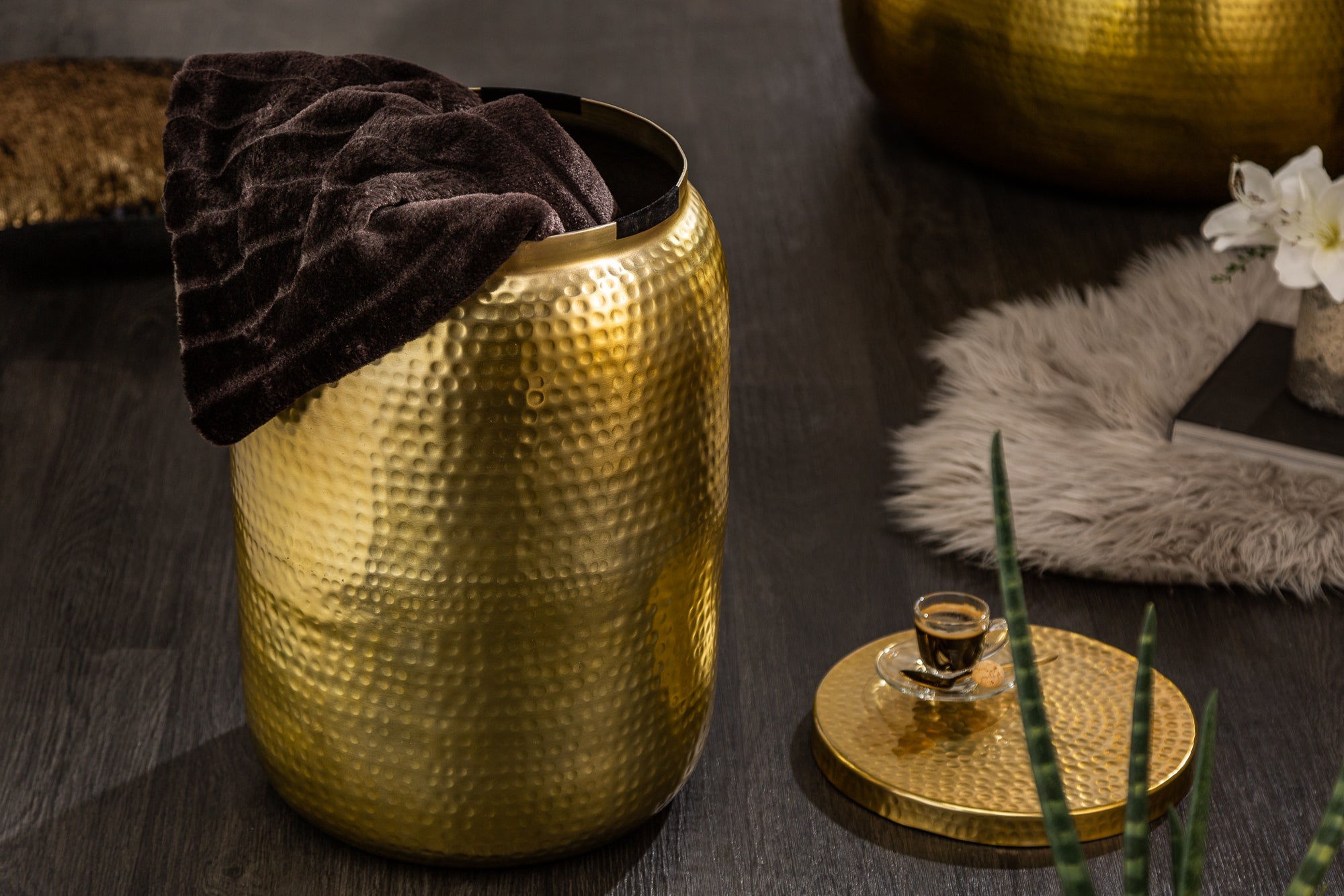 ORIENT STORAGE mesa auxiliar artesanal 50cm diseño martillado dorado con espacio de almacenaje redondo