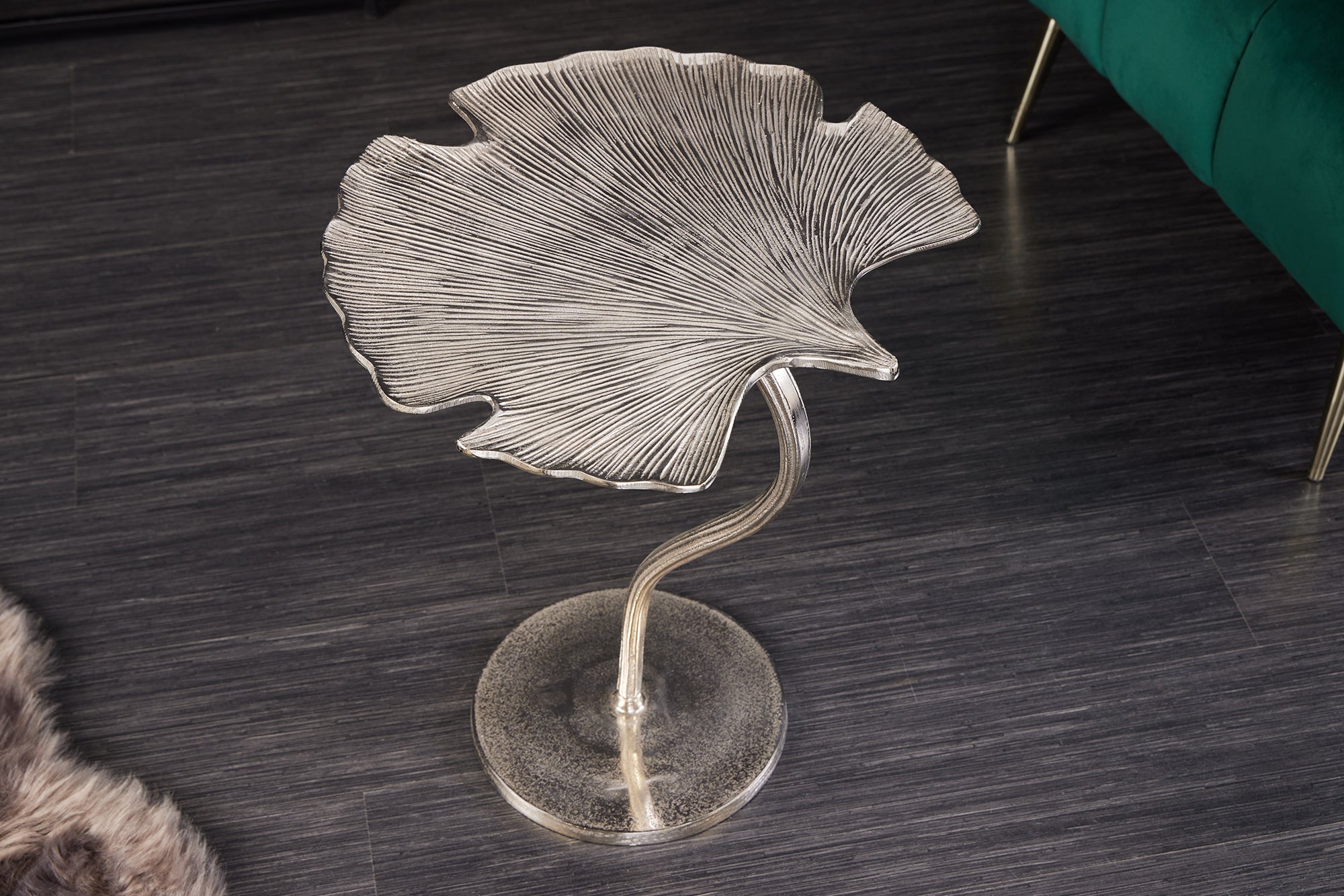 FEUILLE DE GINKGO mesa auxiliar decorativa 55cm metal plateado hecha a mano