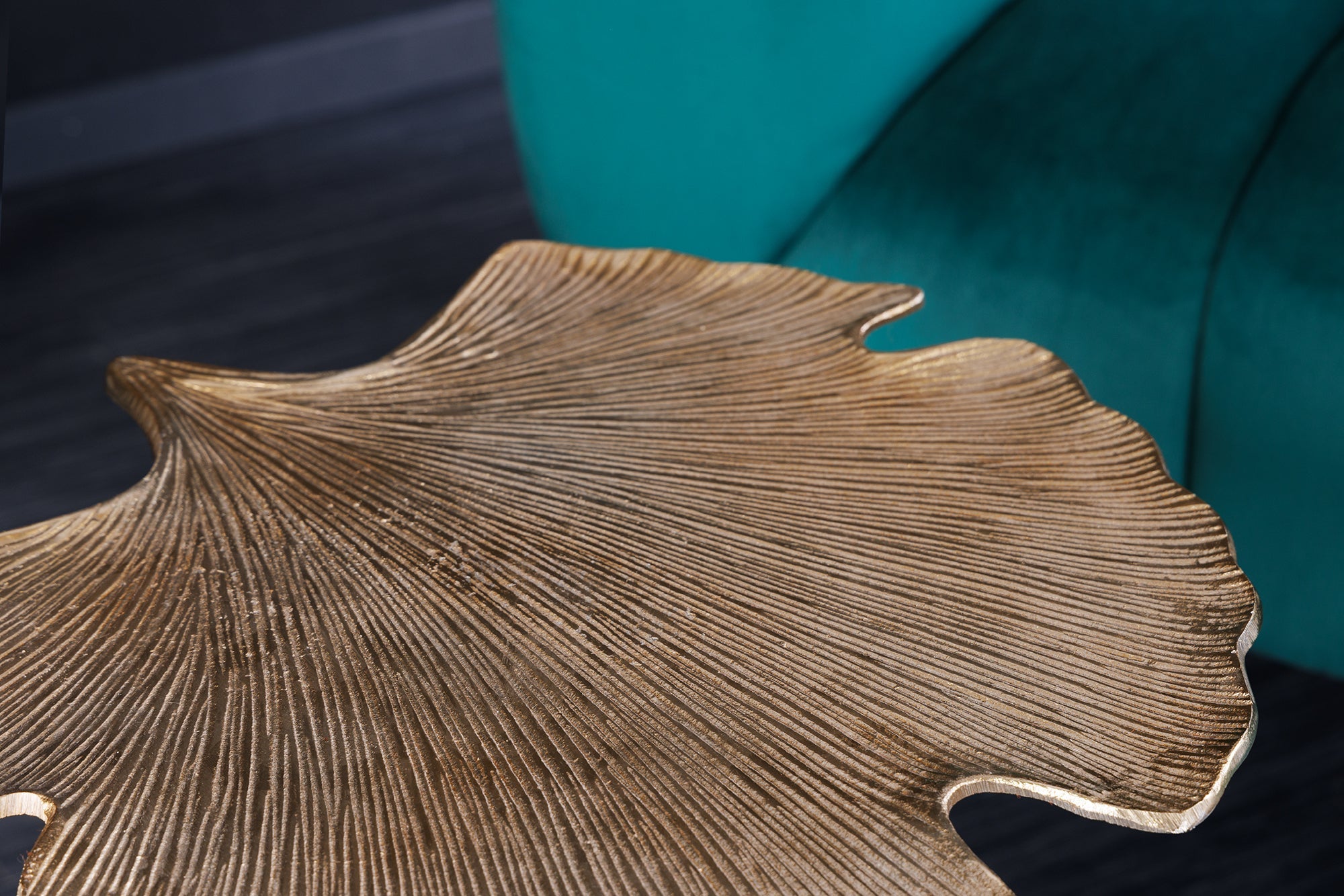 GINKGO HOJA mesa auxiliar decorativa 55cm hecha a mano en metal dorado
