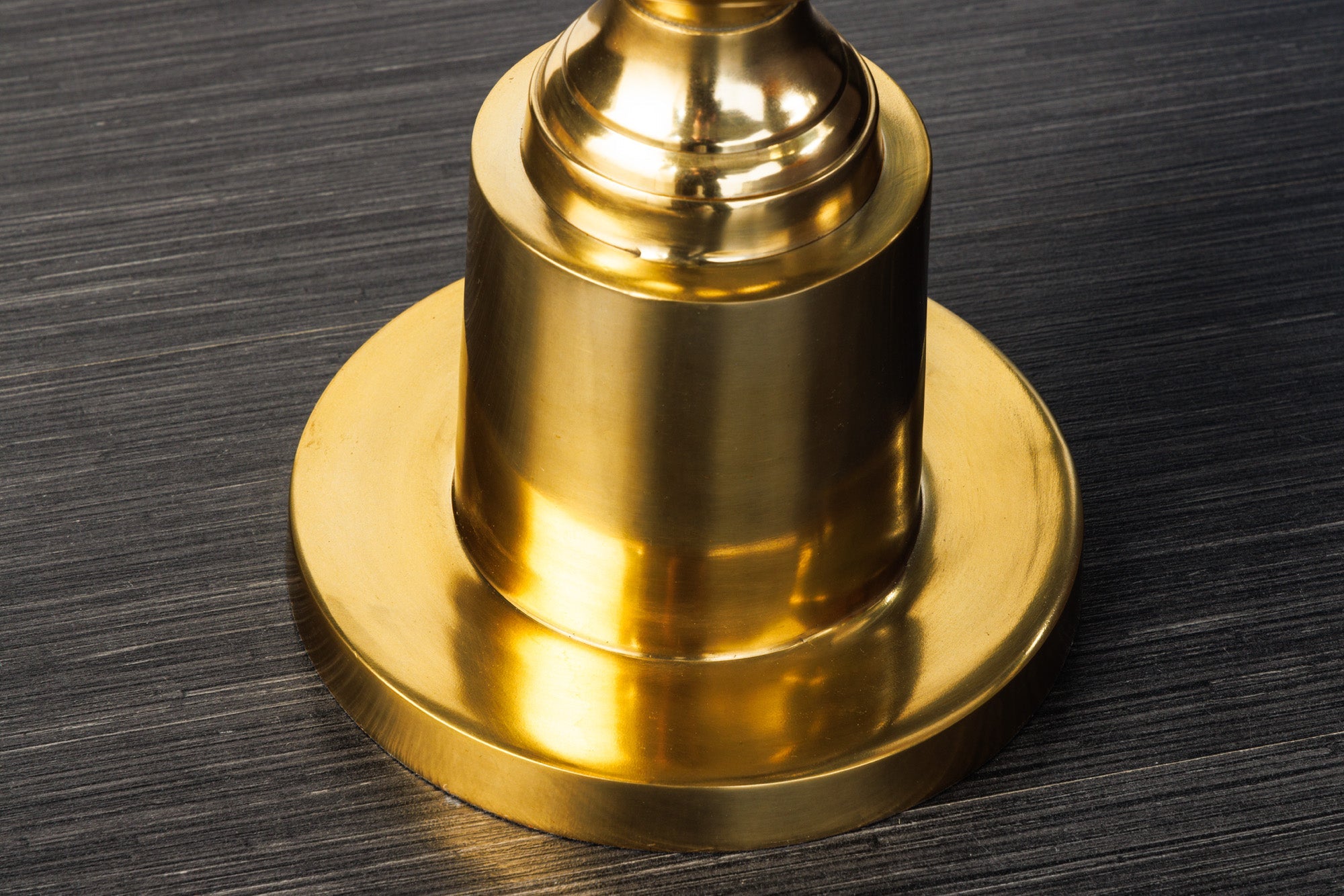 ABSTRACT mesa auxiliar de diseño 45cm metal dorado negro tapa de cristal hecho a mano redonda