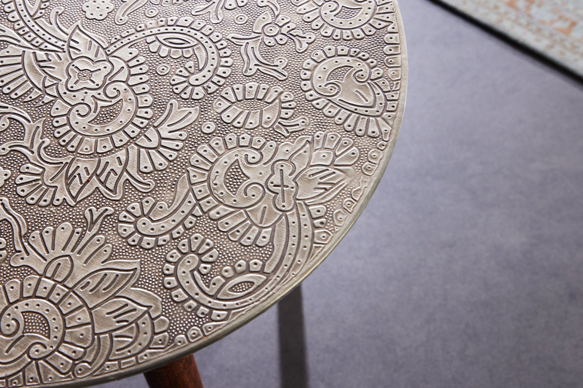 Table d’appoint design ALCAZAR 50cm métal argenté antique bois de manguier fait main ronde