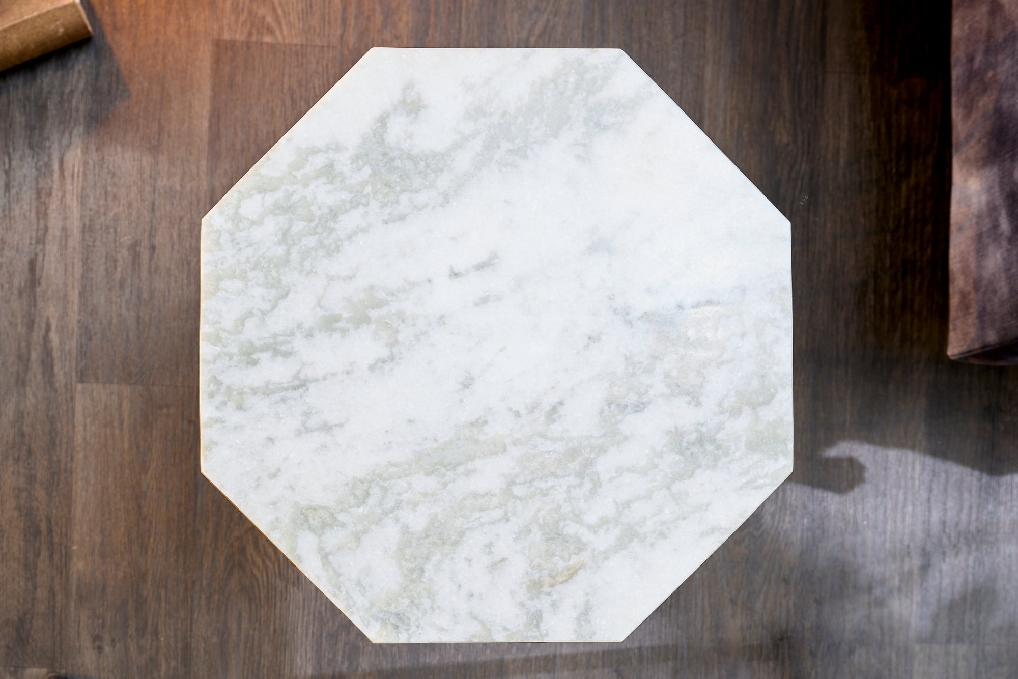 Table d'appoint design DIAMOND 50cm marbre blanc laiton métal