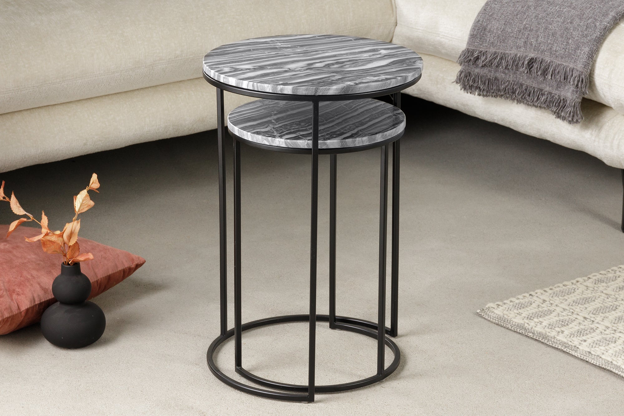 ELEMENTS mesa auxiliar de diseño, set de 2, 40 cm, mármol gris, marco negro, redonda