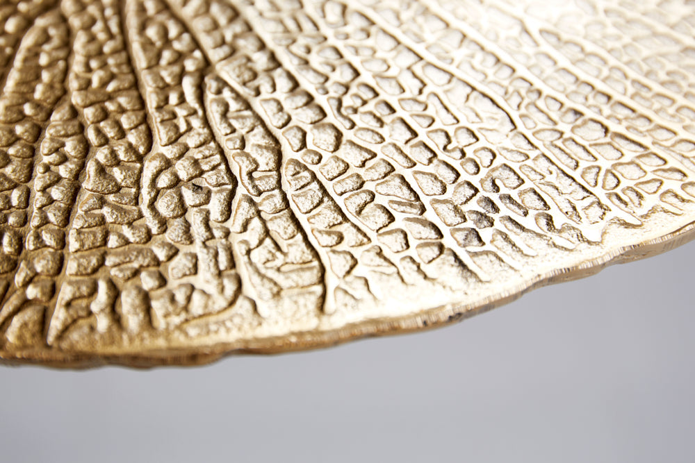 ABSTRACT LEAF Mesa auxiliar de diseño 40cm dorada hecha a mano