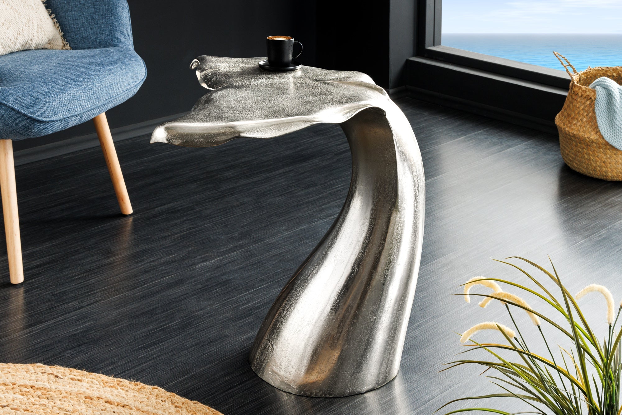 WILDLIFE mesa auxiliar diseño aleta de ballena 60cm metal plateado hecha a mano