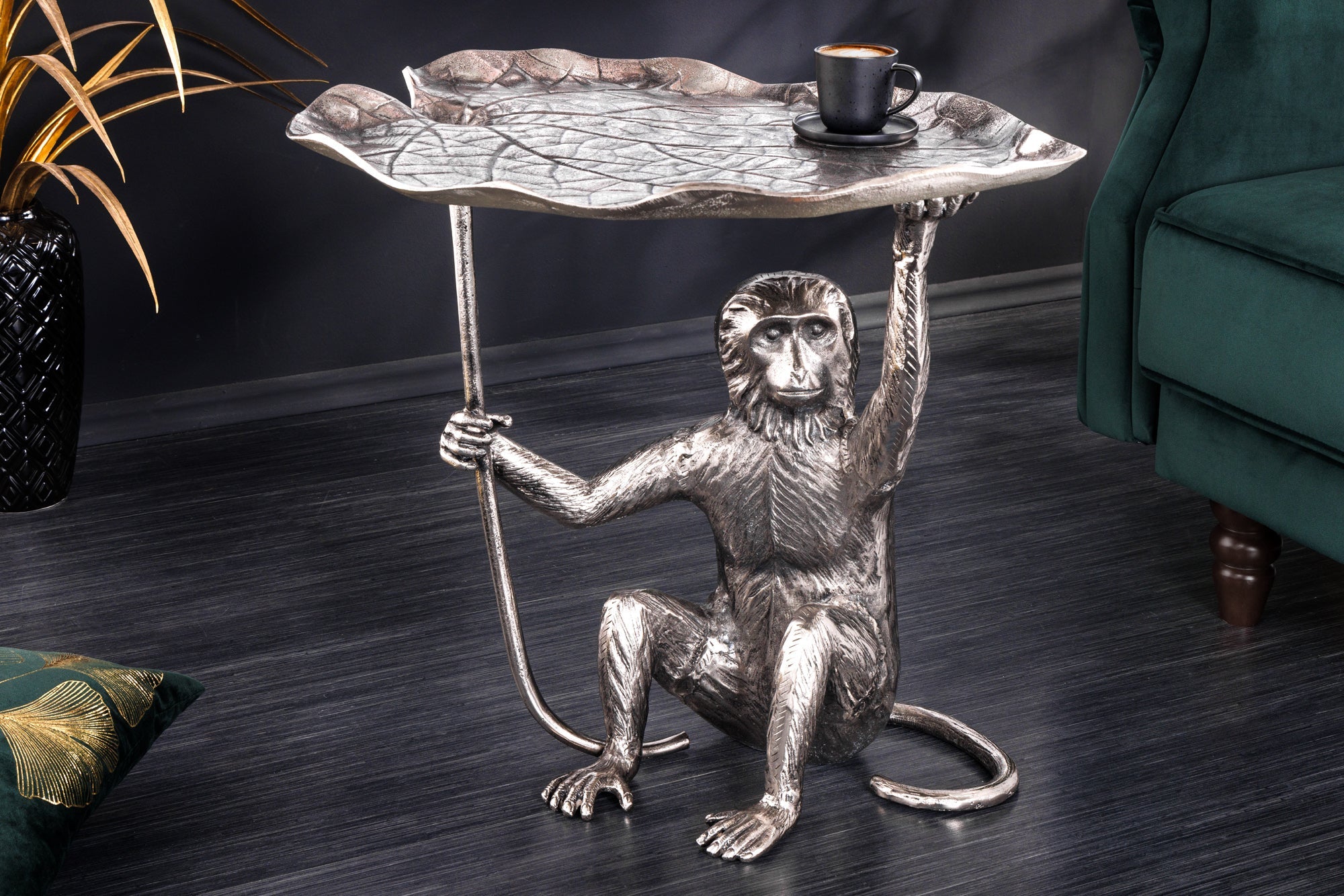 WILDLIFE MONKEY Mesa auxiliar de metal plateado de 60cm hecha a mano