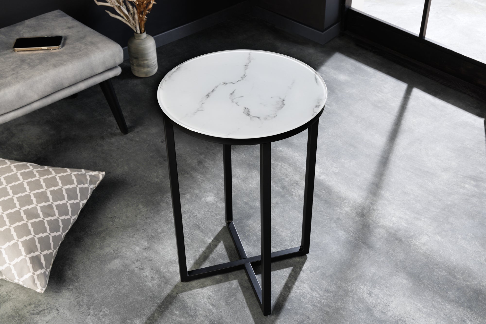 table-dappoint-elegante-boutique-40cm-ronde-blanche-en-verre-cristal-avec-decor-marbre-cadre-noir_42162 (inv)