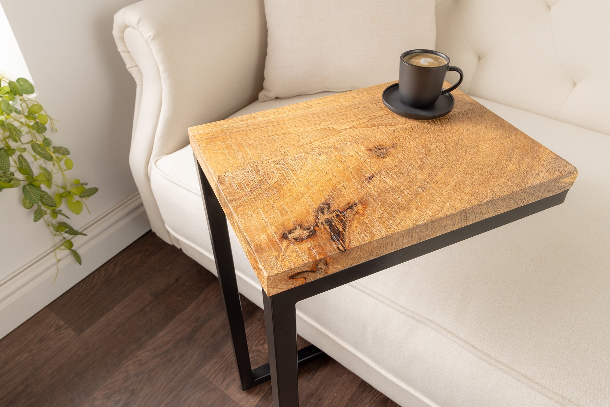 GASTON mesa auxiliar de madera maciza 65cm madera de mango natural metal negro hecho a mano