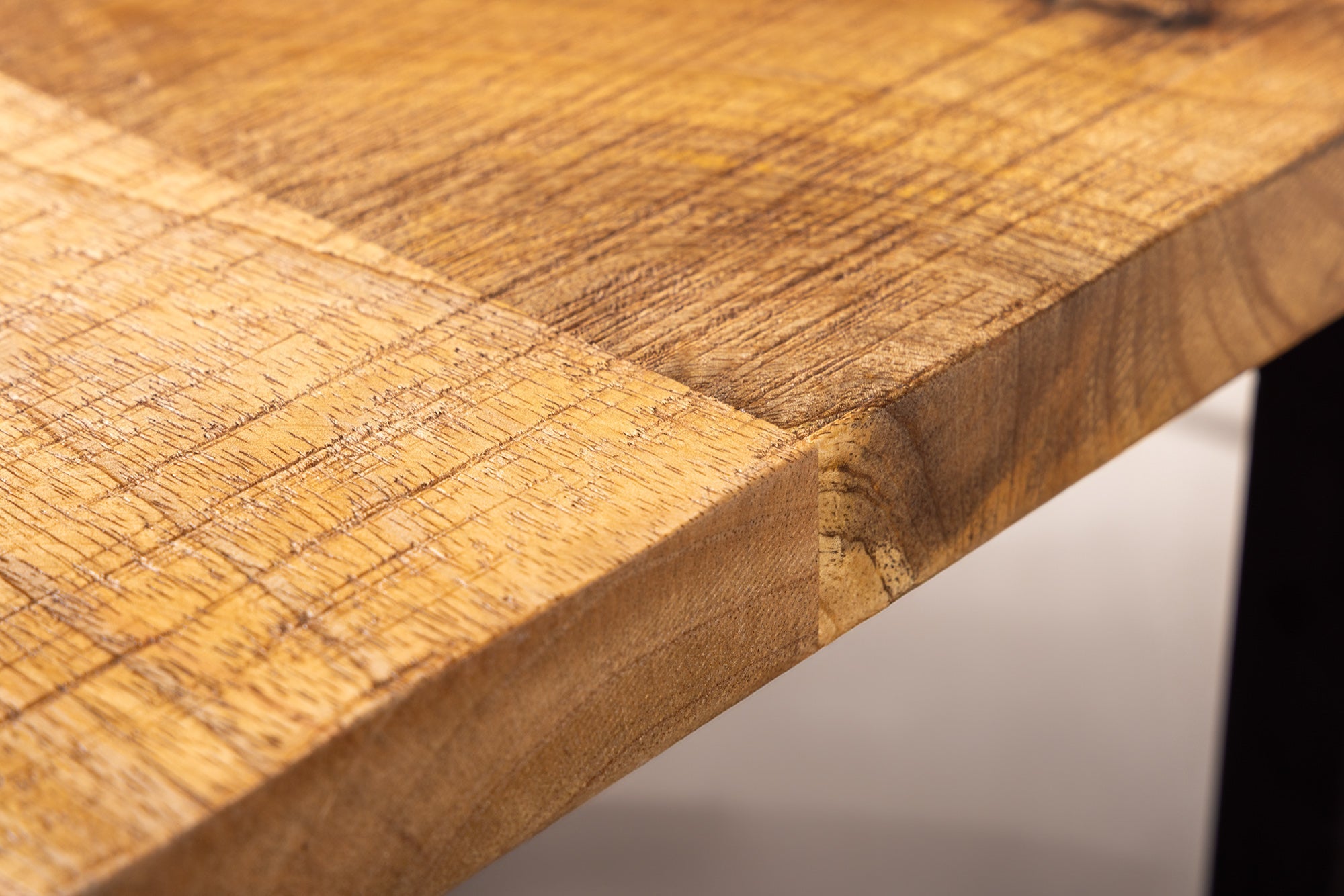 GASTON mesa auxiliar de madera maciza 65cm madera de mango natural metal negro hecho a mano