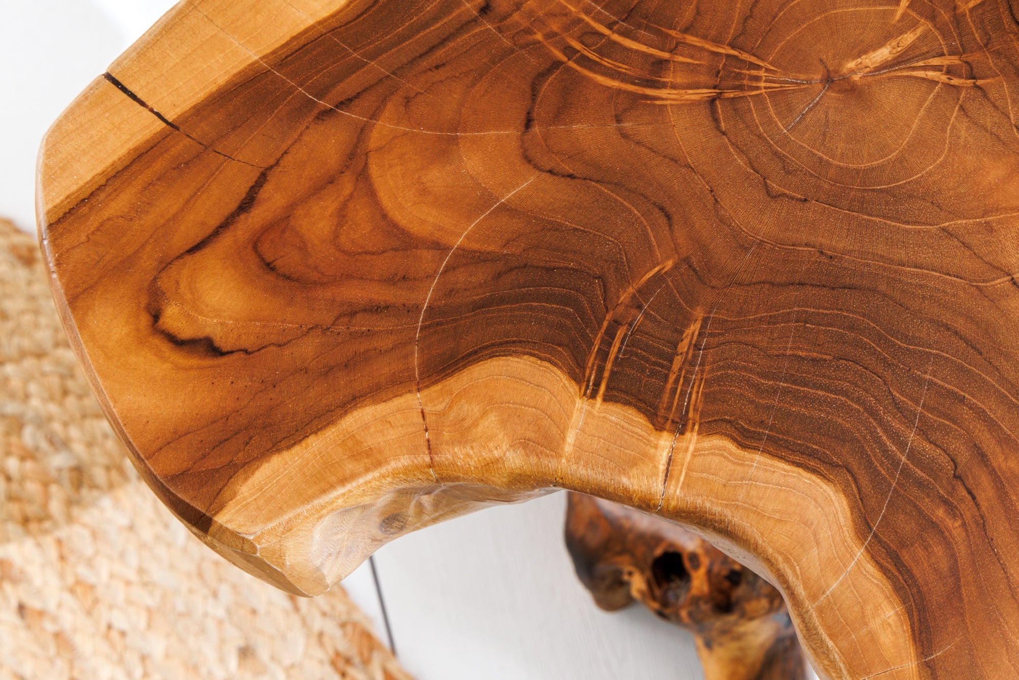 ROOT Mesa auxiliar de madera maciza de 40 cm en madera de raíz de teca natural con diseño de zancos