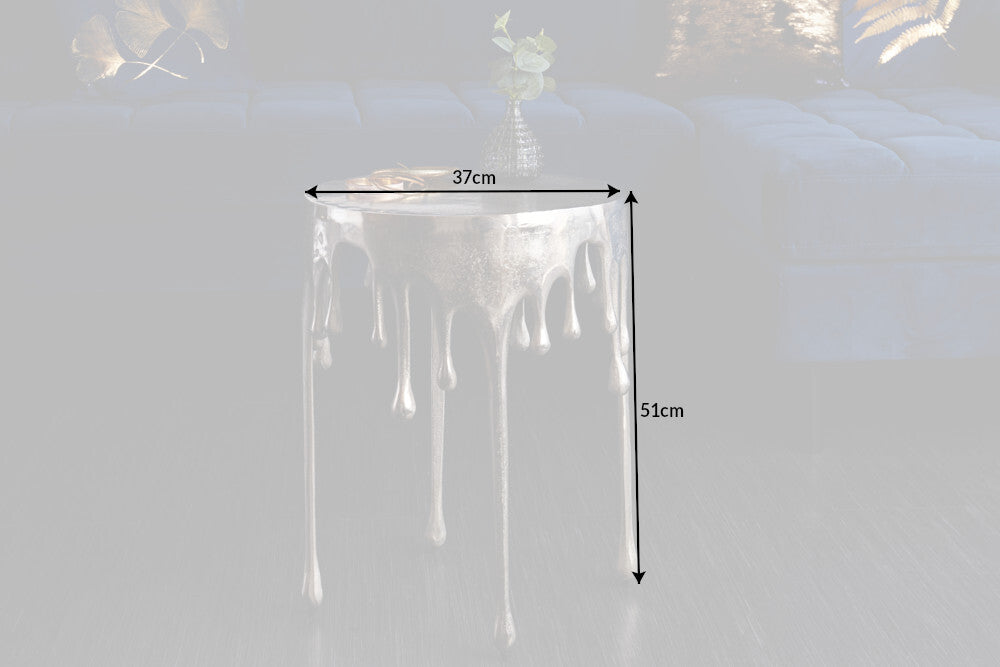 Extravagante mesa auxiliar redonda LIQUID LINE de 50 cm con diseño de gota metálica de aluminio