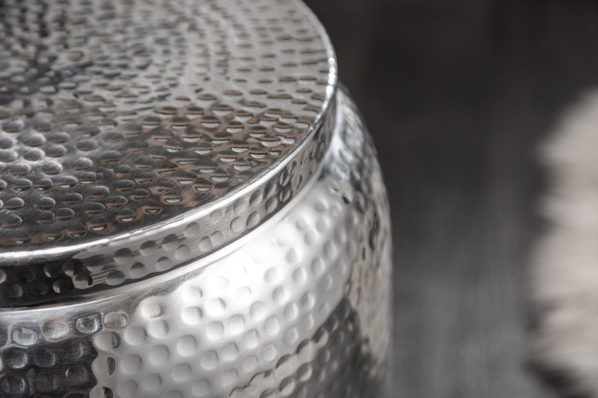 Table d’appoint faite main ORIENT STORAGE 50cm design martelé en argent avec espace de rangement rond