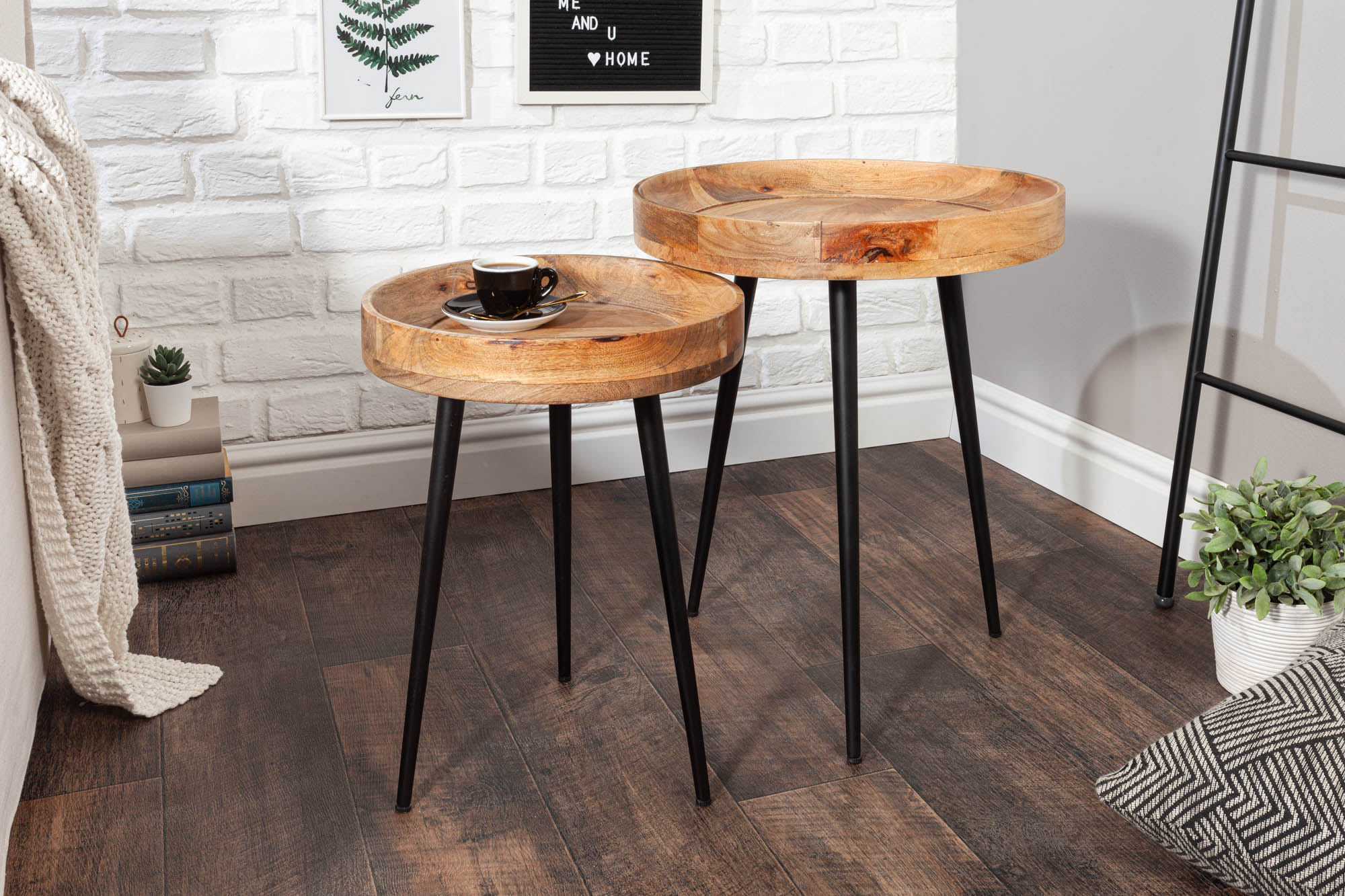 PURE NATURE Mesa auxiliar redonda de 35 cm de madera maciza de mango natural con patas de metal negro