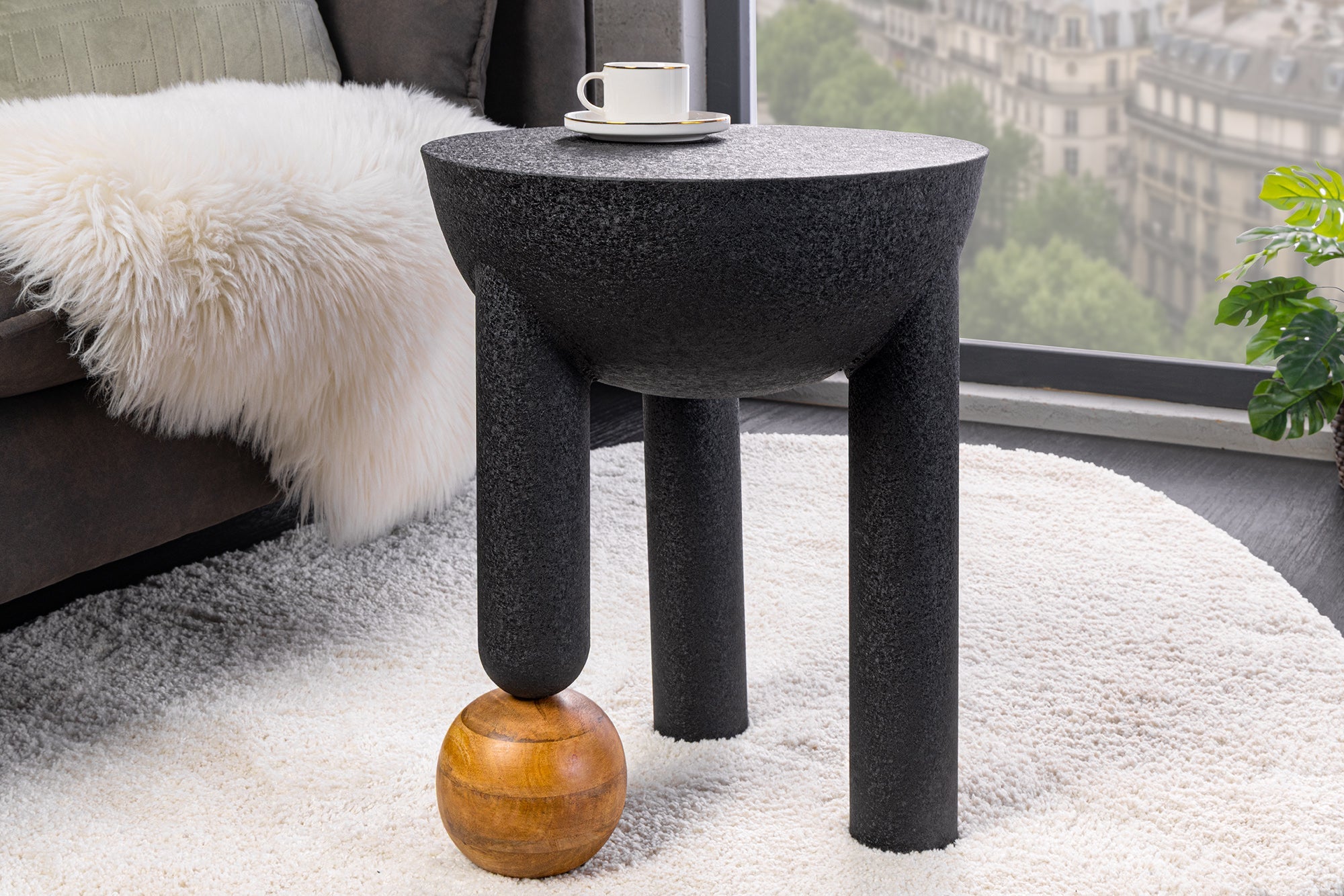 Table d'appoint ronde ABSTRACT 50cm fer noir boule en bois de manguier fait main