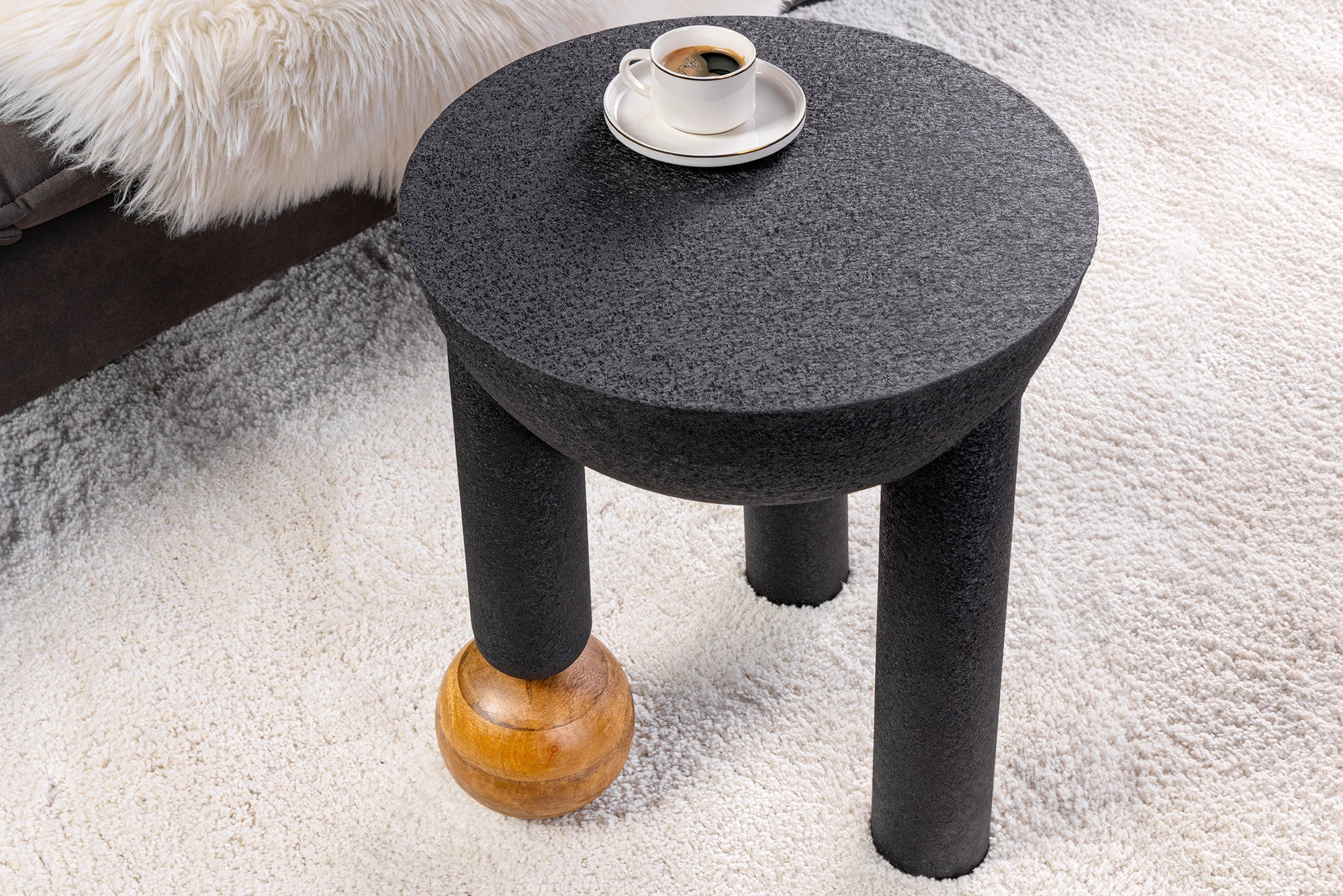 Table d'appoint ronde ABSTRACT 50cm fer noir boule en bois de manguier fait main