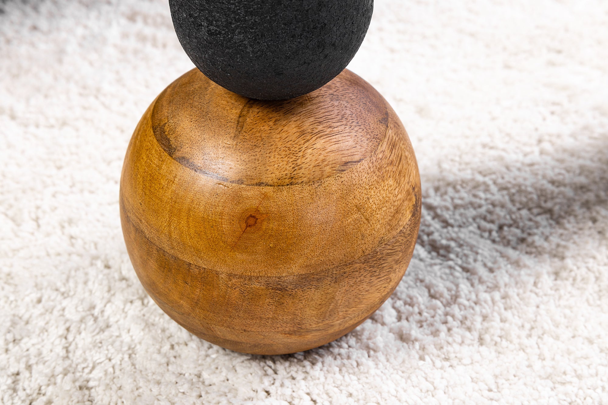 Table d'appoint ronde ABSTRACT 50cm fer noir boule en bois de manguier fait main