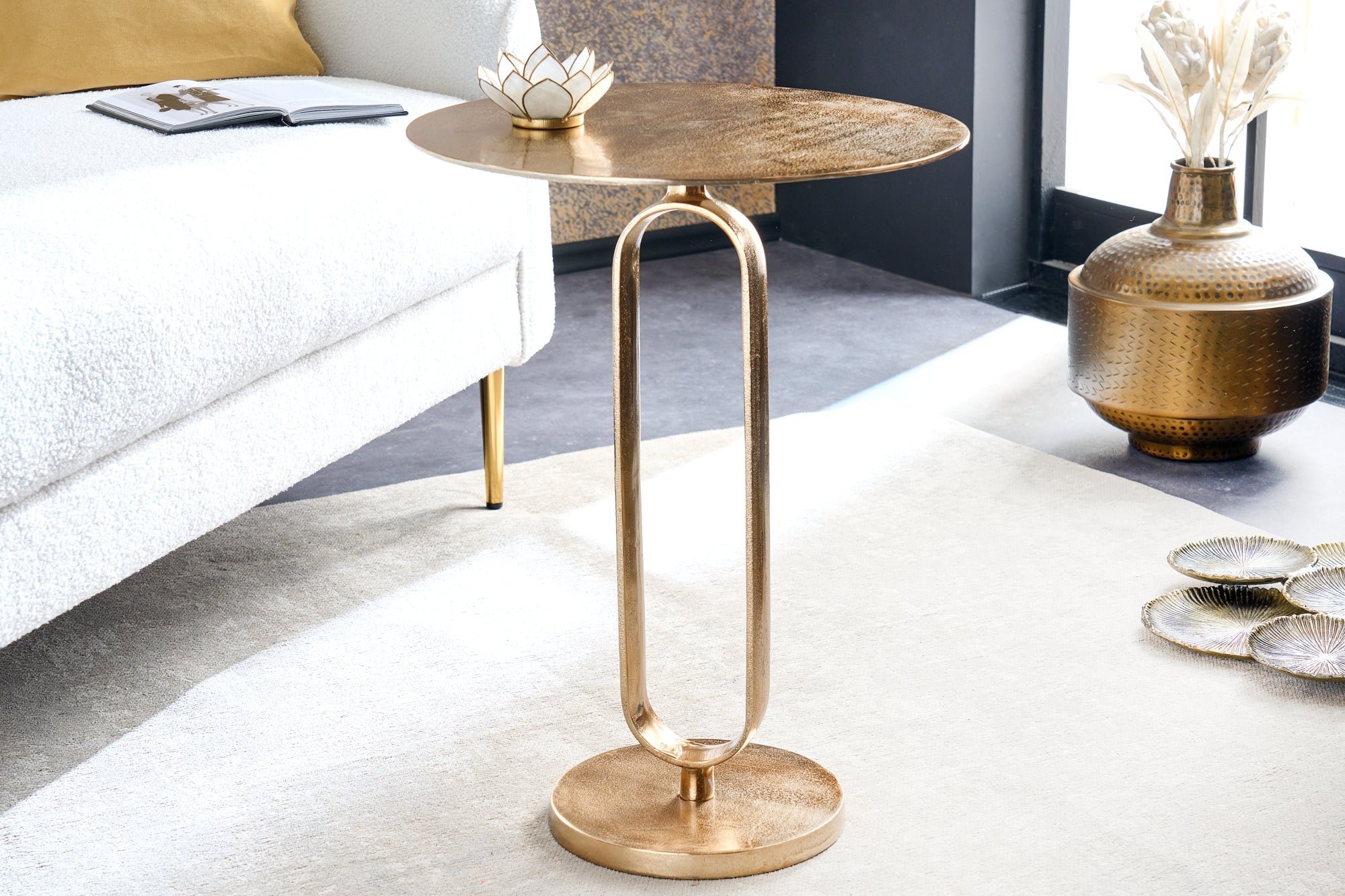 ELEGANCE Mesa auxiliar redonda de 60 cm de metal dorado y aluminio artesanal