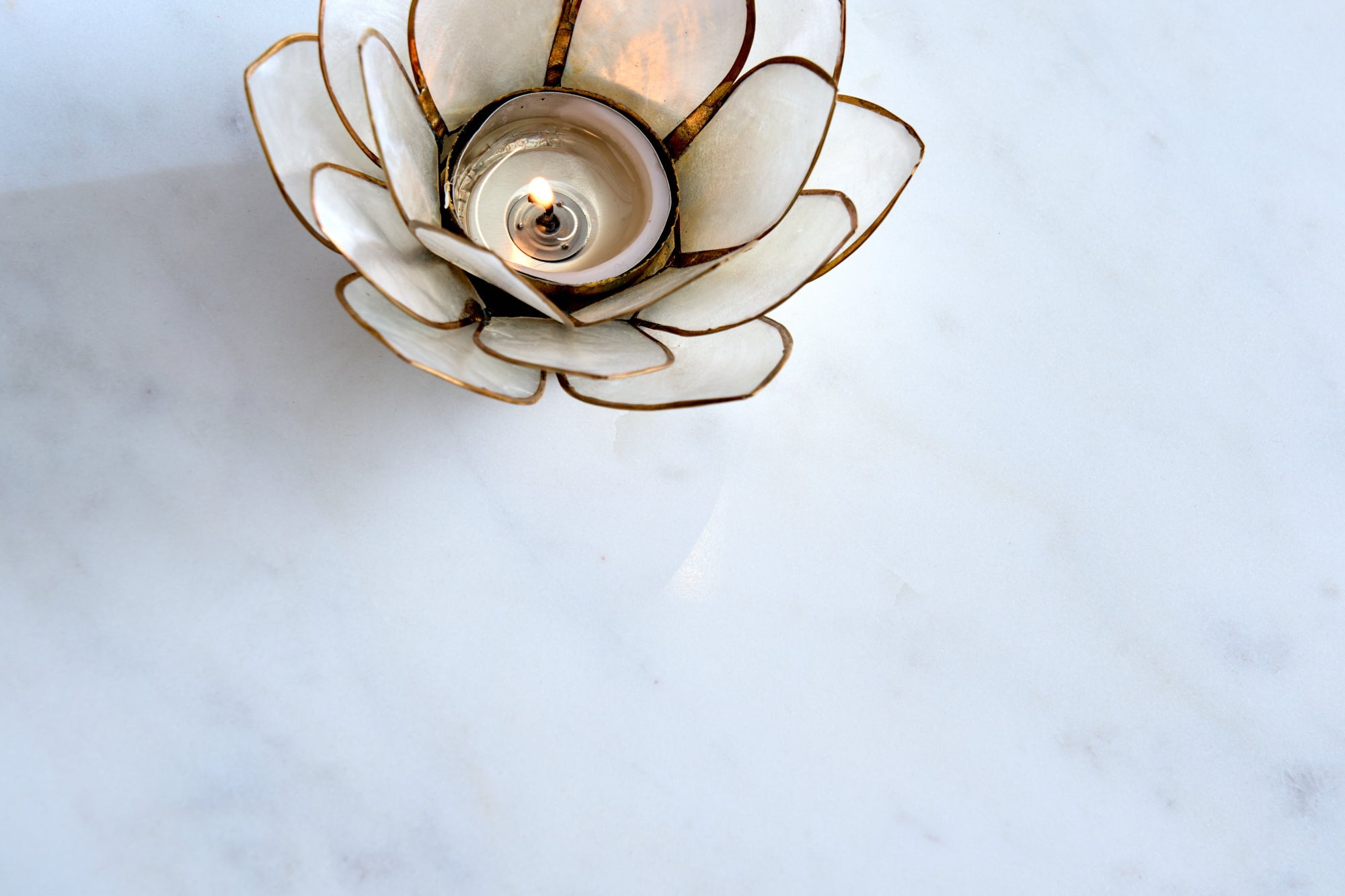 ELEGANCE mesa auxiliar redonda 60cm oro blanco mármol antiguo metal aluminio hecho a mano