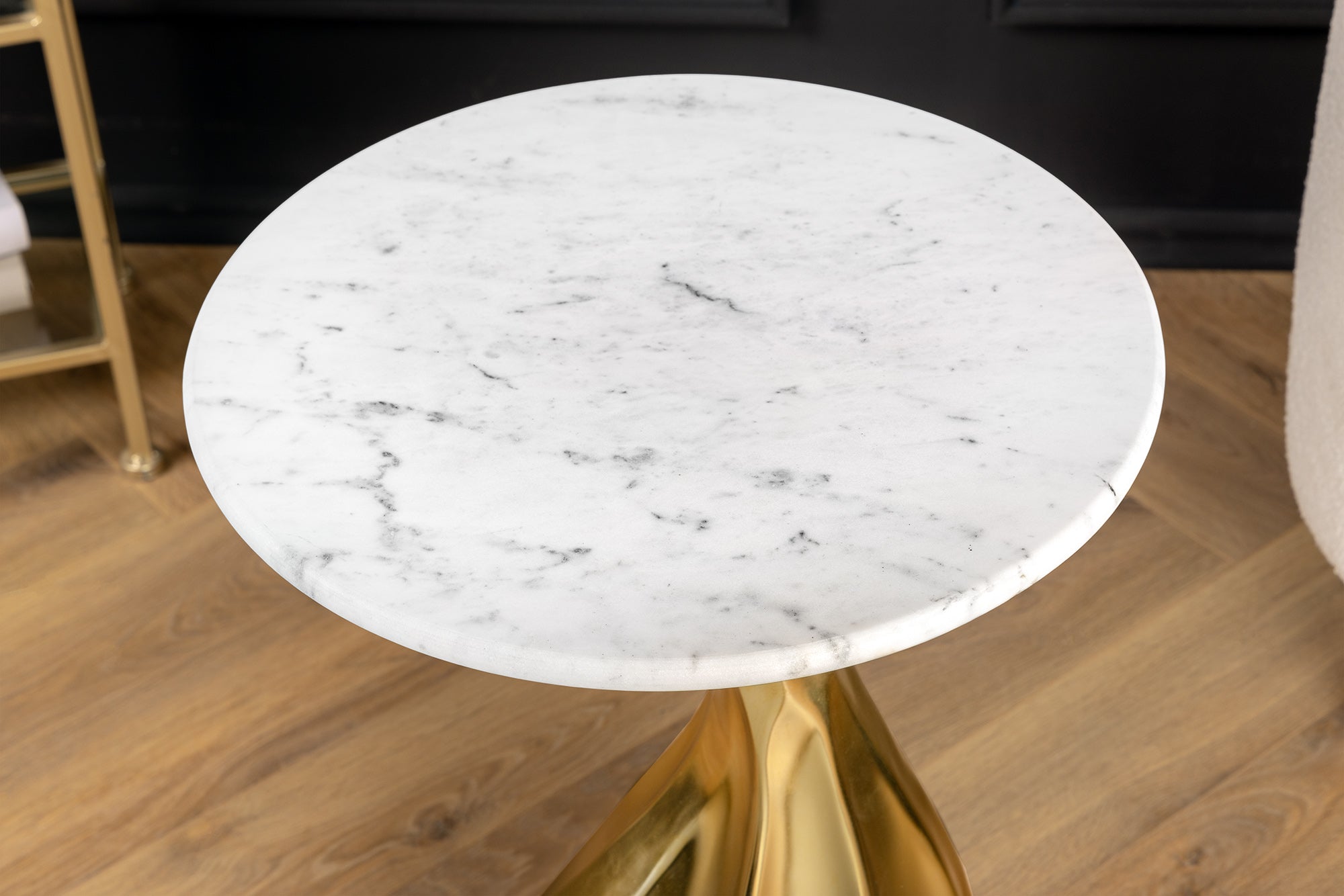 TEAR Mesa auxiliar redonda de 60 cm en oro blanco con tapa de mármol hecha a mano
