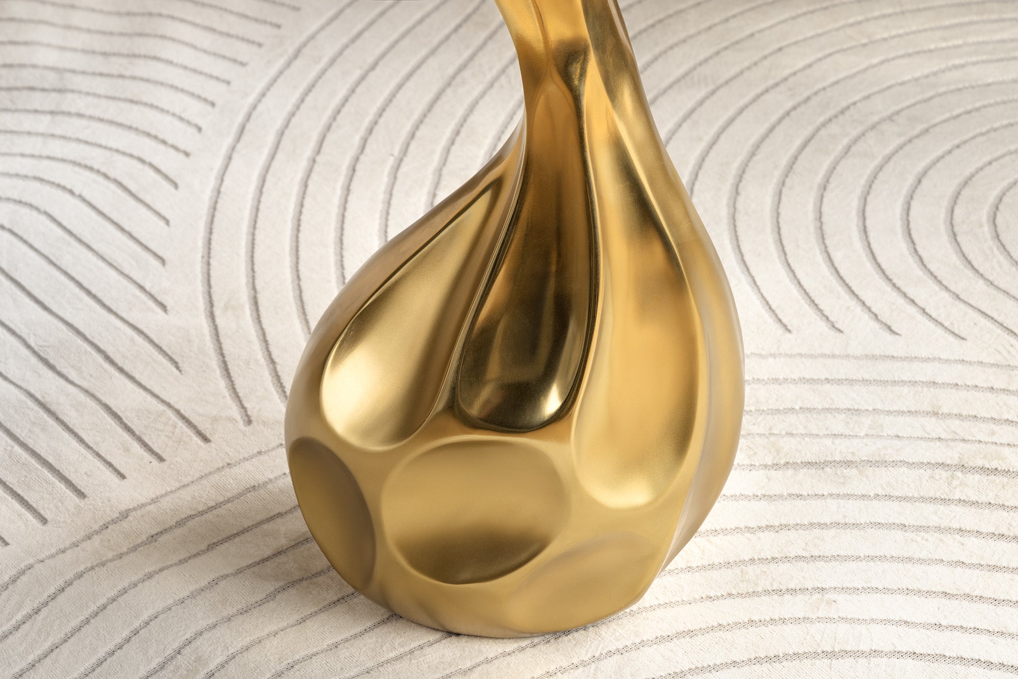 TEAR Mesa auxiliar redonda de 60 cm en oro blanco con tapa de mármol hecha a mano