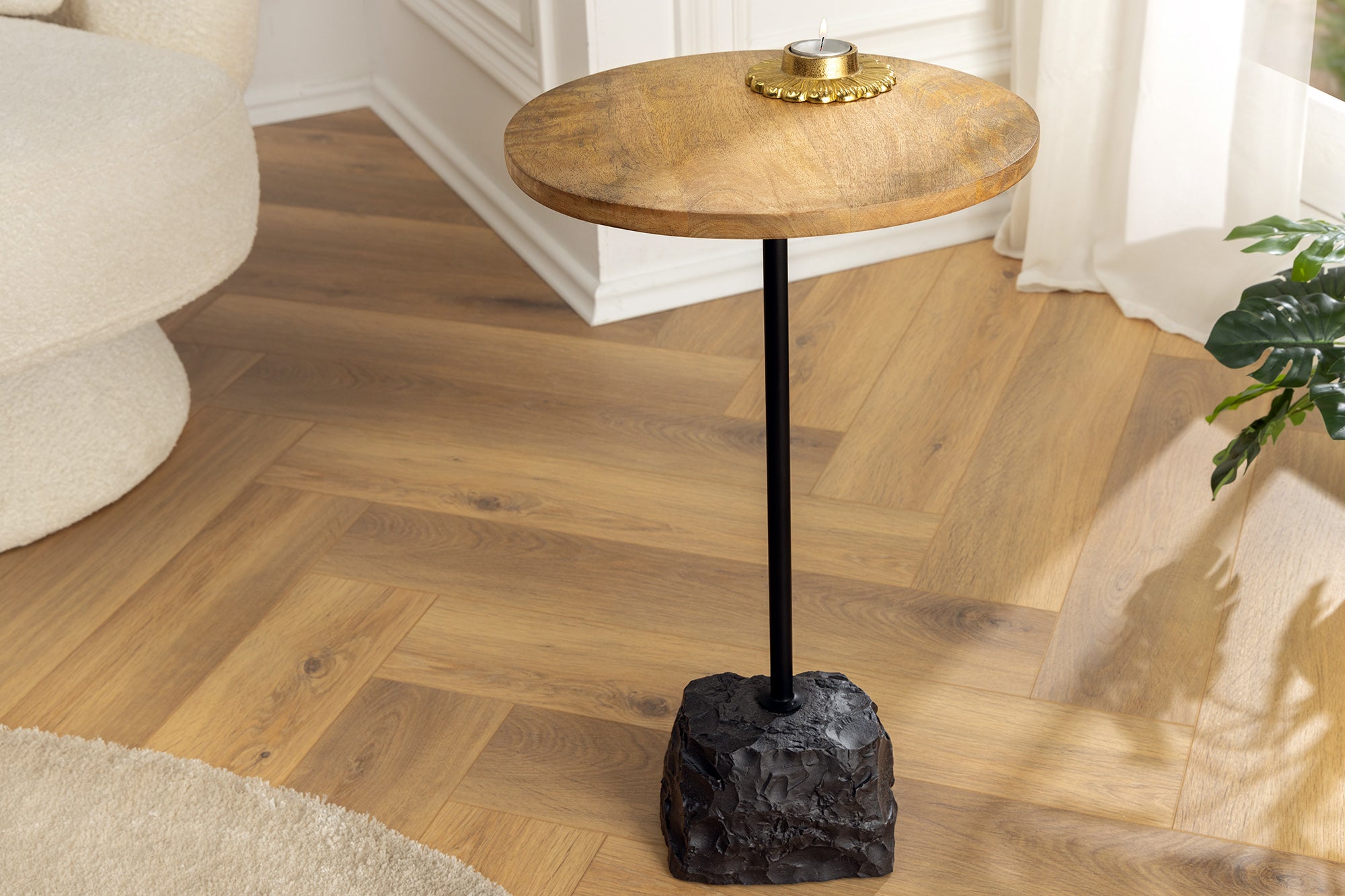 Table d’appoint ronde TRAYFUL 55cm en bois de manguier naturel massif socle en marbre métal noir