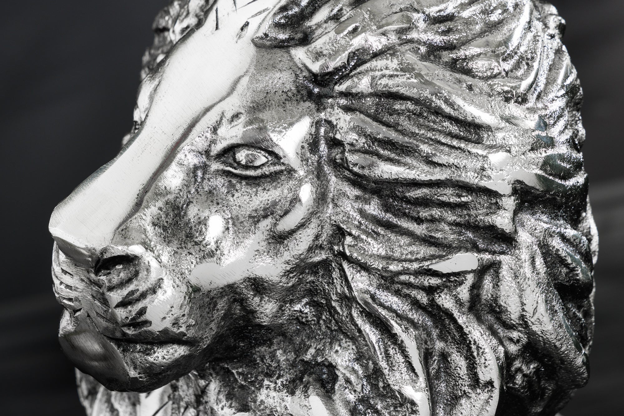 WILDLIFE LION mesa auxiliar redonda 60cm escultura león de cristal metal plateado antiguo