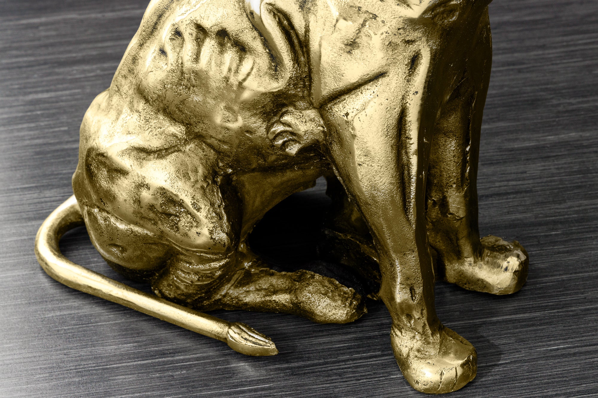 WILDLIFE LION mesa auxiliar redonda 60cm escultura de león en metal dorado antiguo y cristal