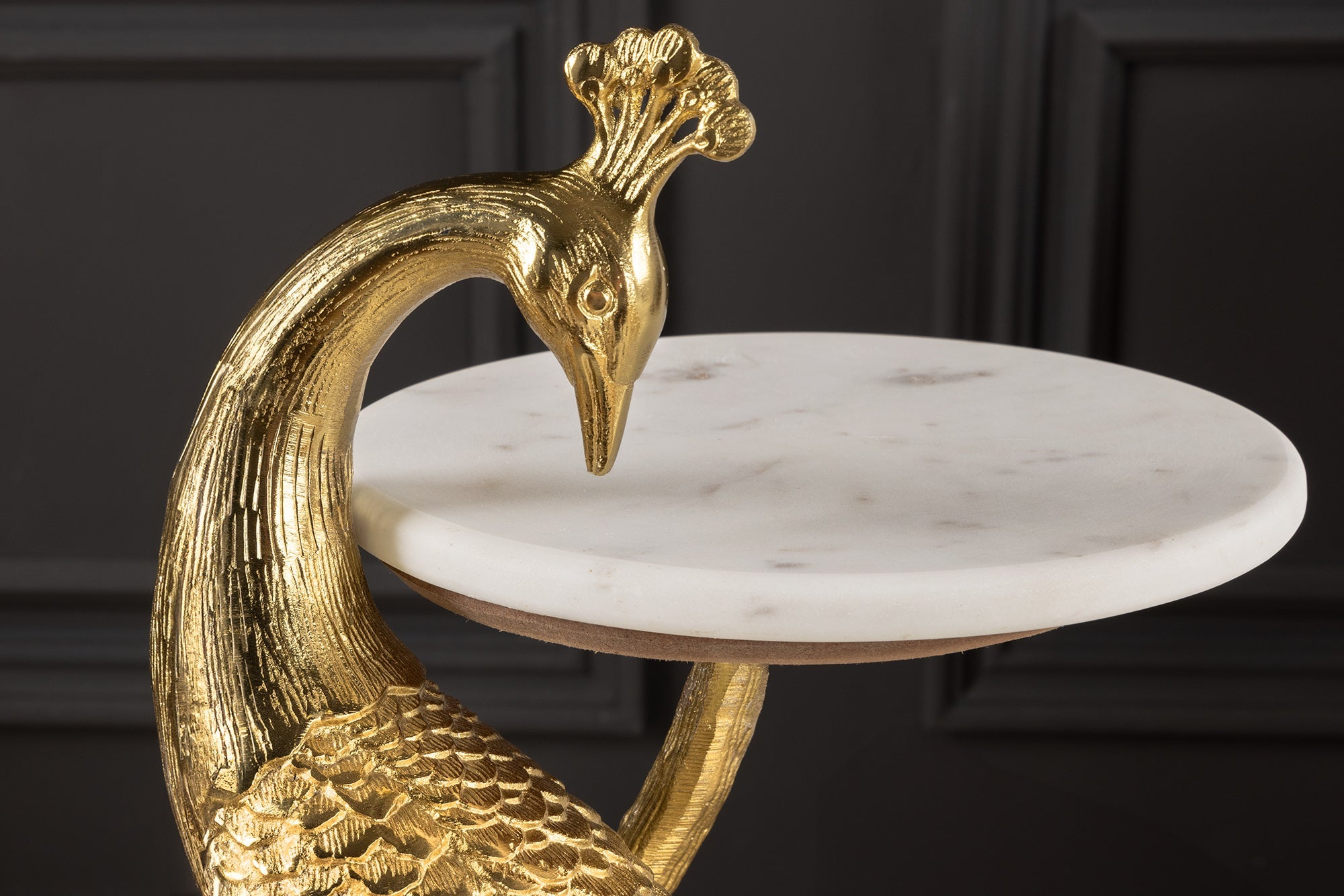 WILDLIFE PEACOCK mesa auxiliar redonda 75cm metal dorado antiguo marmol blanco escultura pavo real