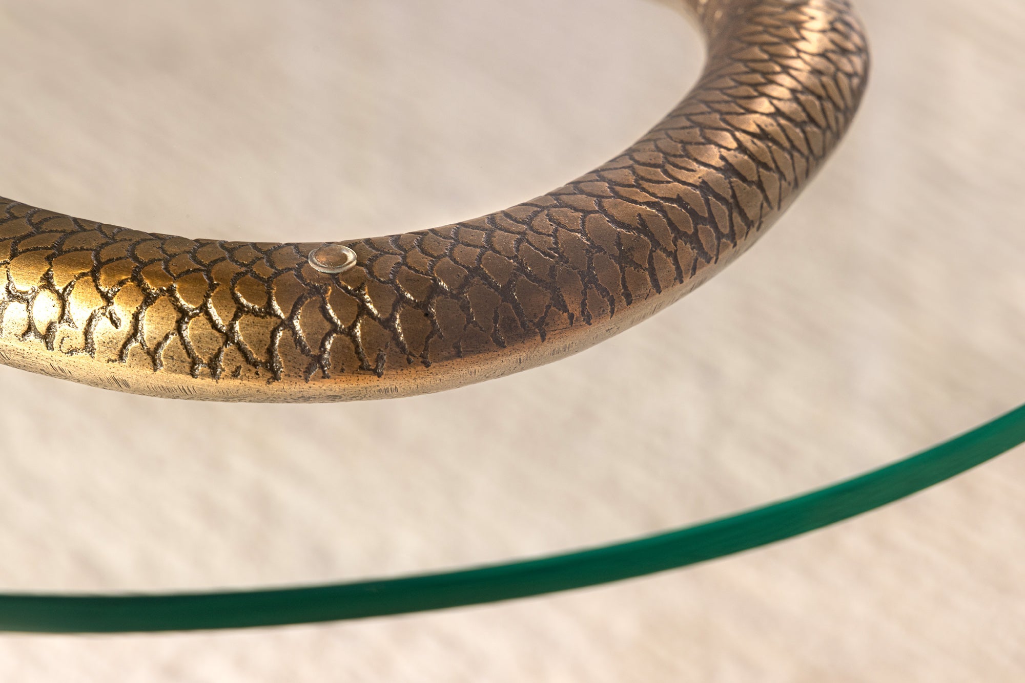 WILDLIFE SNAKE mesa auxiliar redonda 65cm cobre metal antiguo vidrio hecho a mano